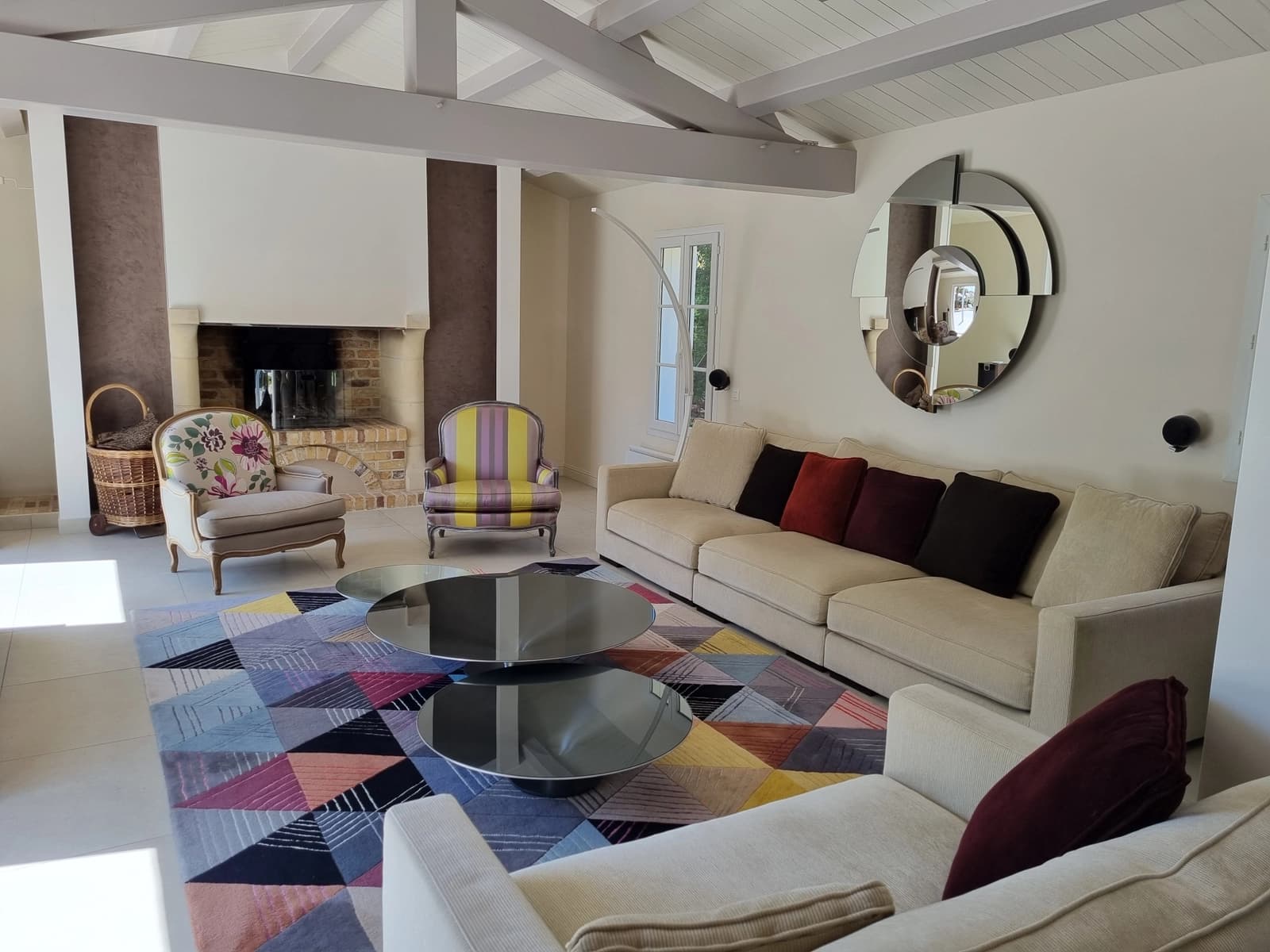 Living room in Magnificent Villa with fireplace and swimming pool - 1