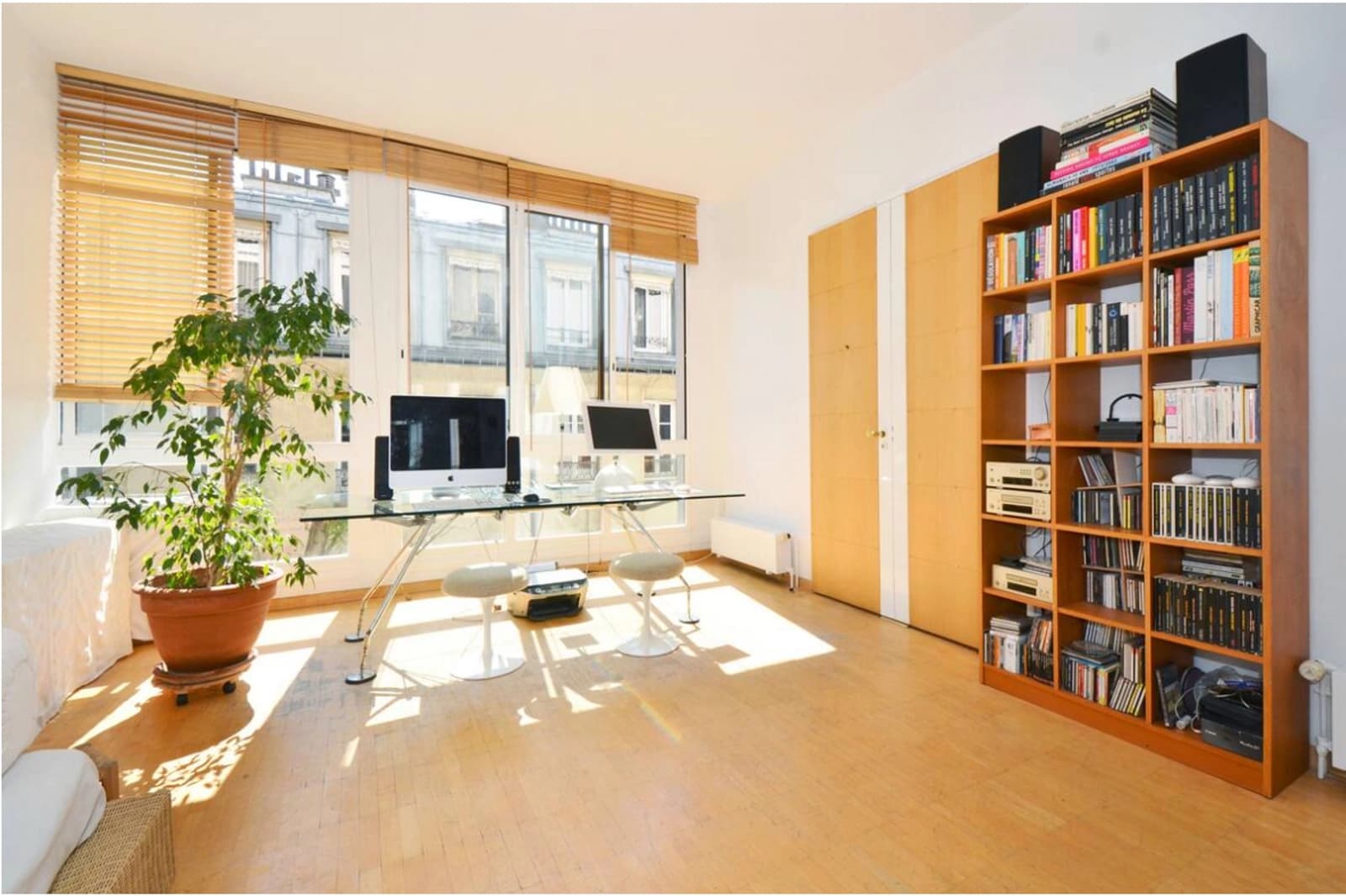 Salon dans Bel appartement au coeur du 9ème arrondissement - 1