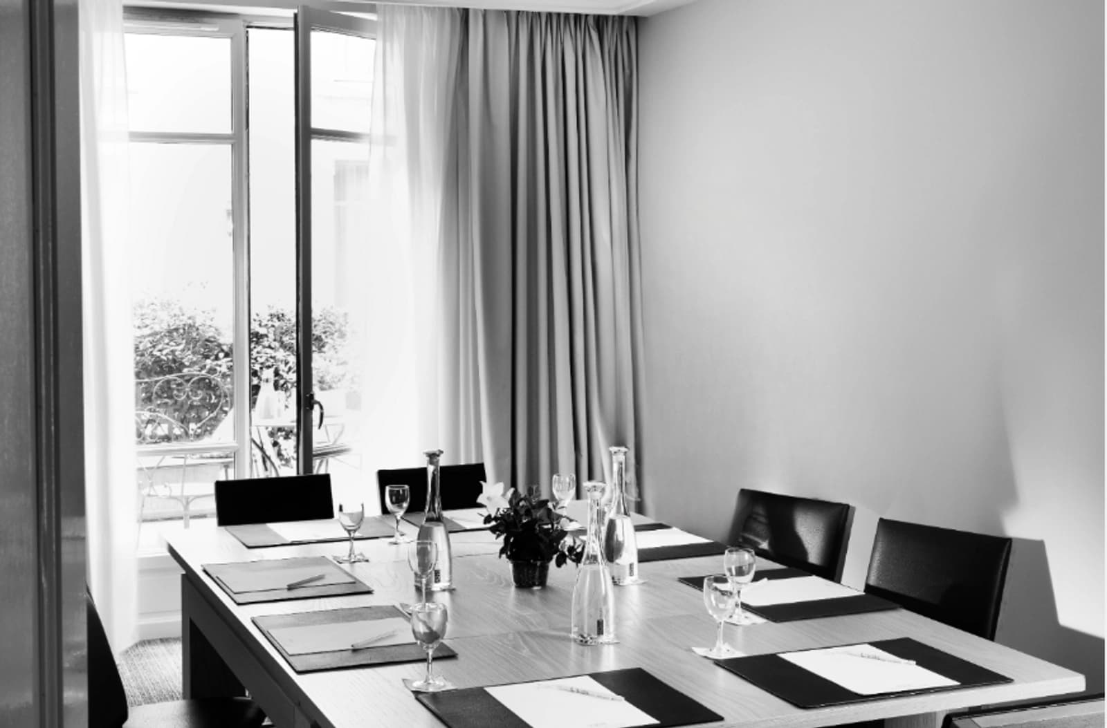 Salle de réunion dans Le Salon Parnasse: élégance et prestige d'un lieu - 1