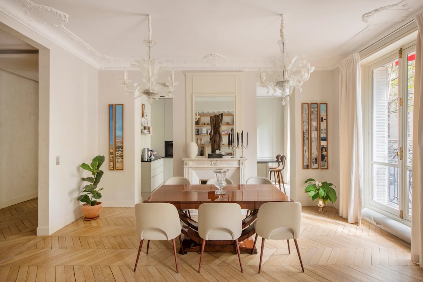 Salle de réunion dans Haussmannien moderne: l'alliance du chic et du design - 1