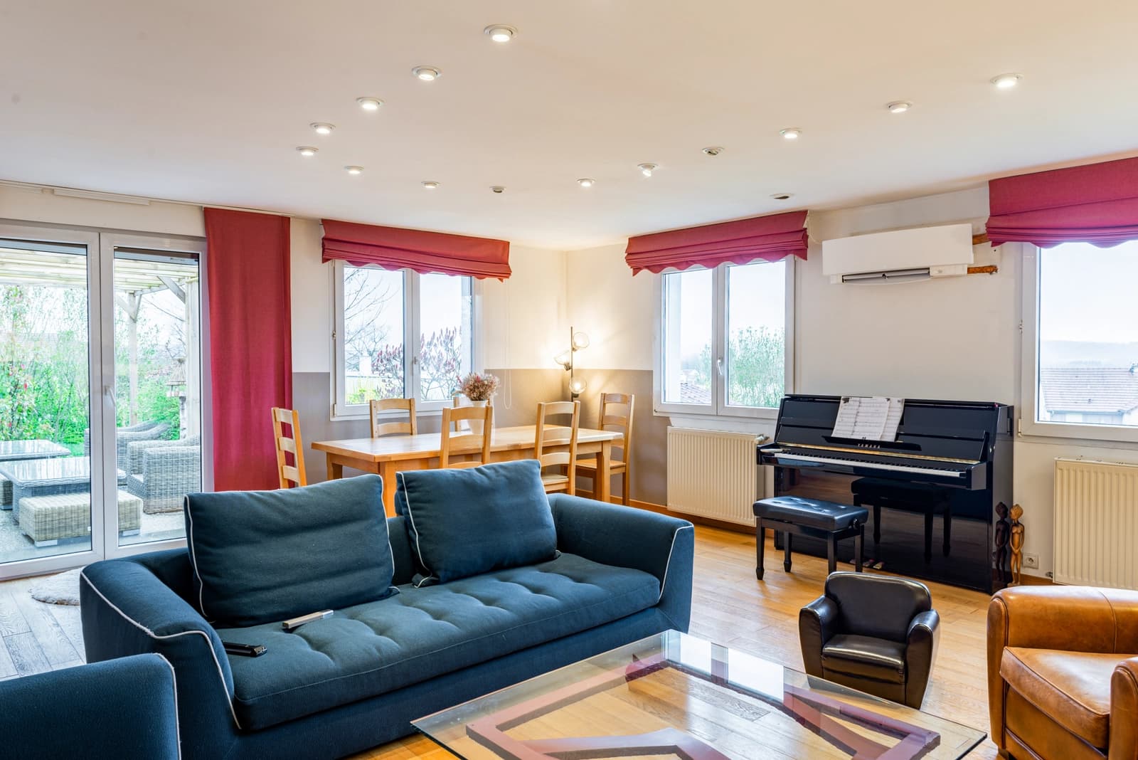 Living room in House large meeting room modular table - 1