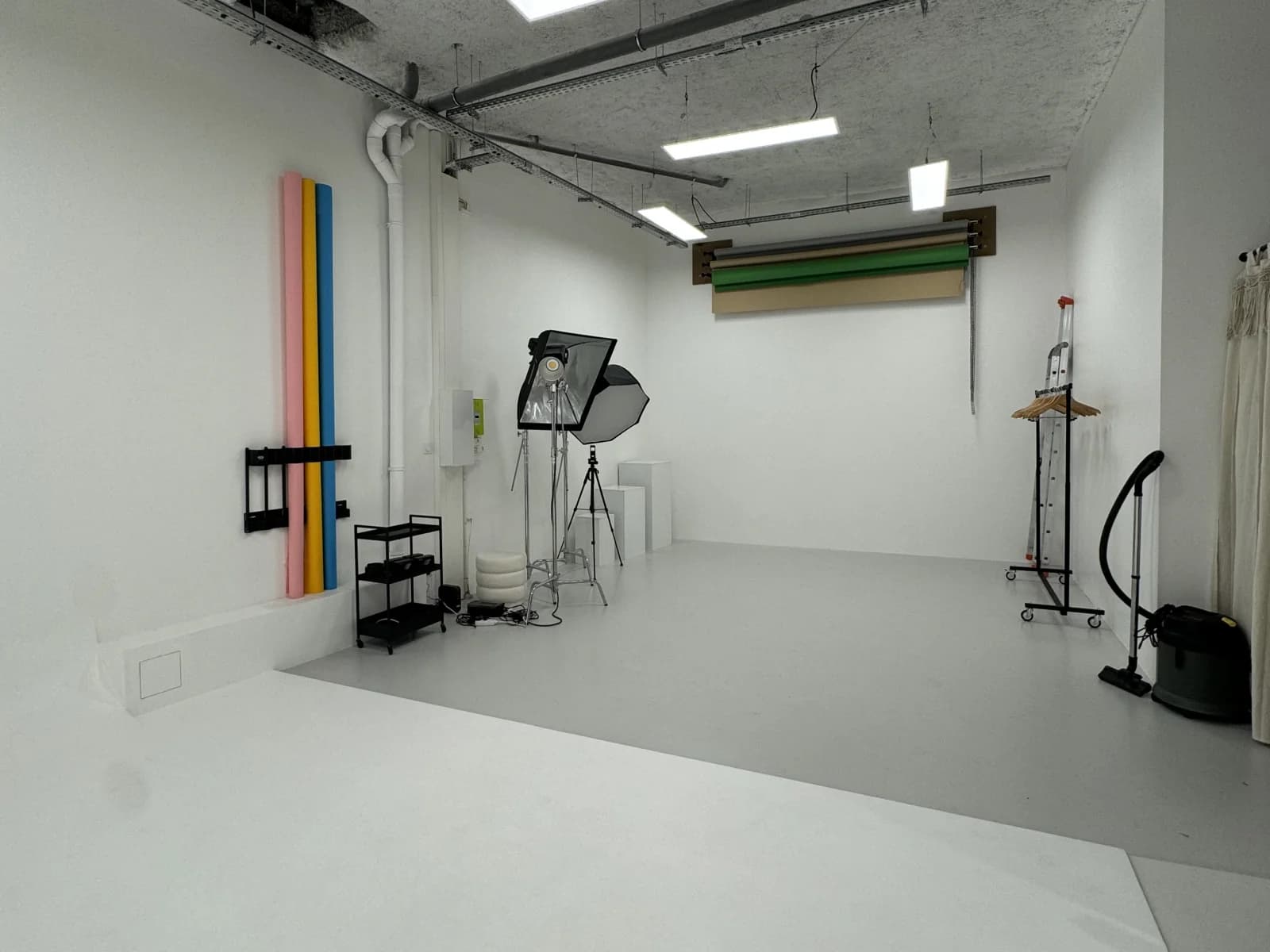 Space 80m2 Photo and Video Studios - 2