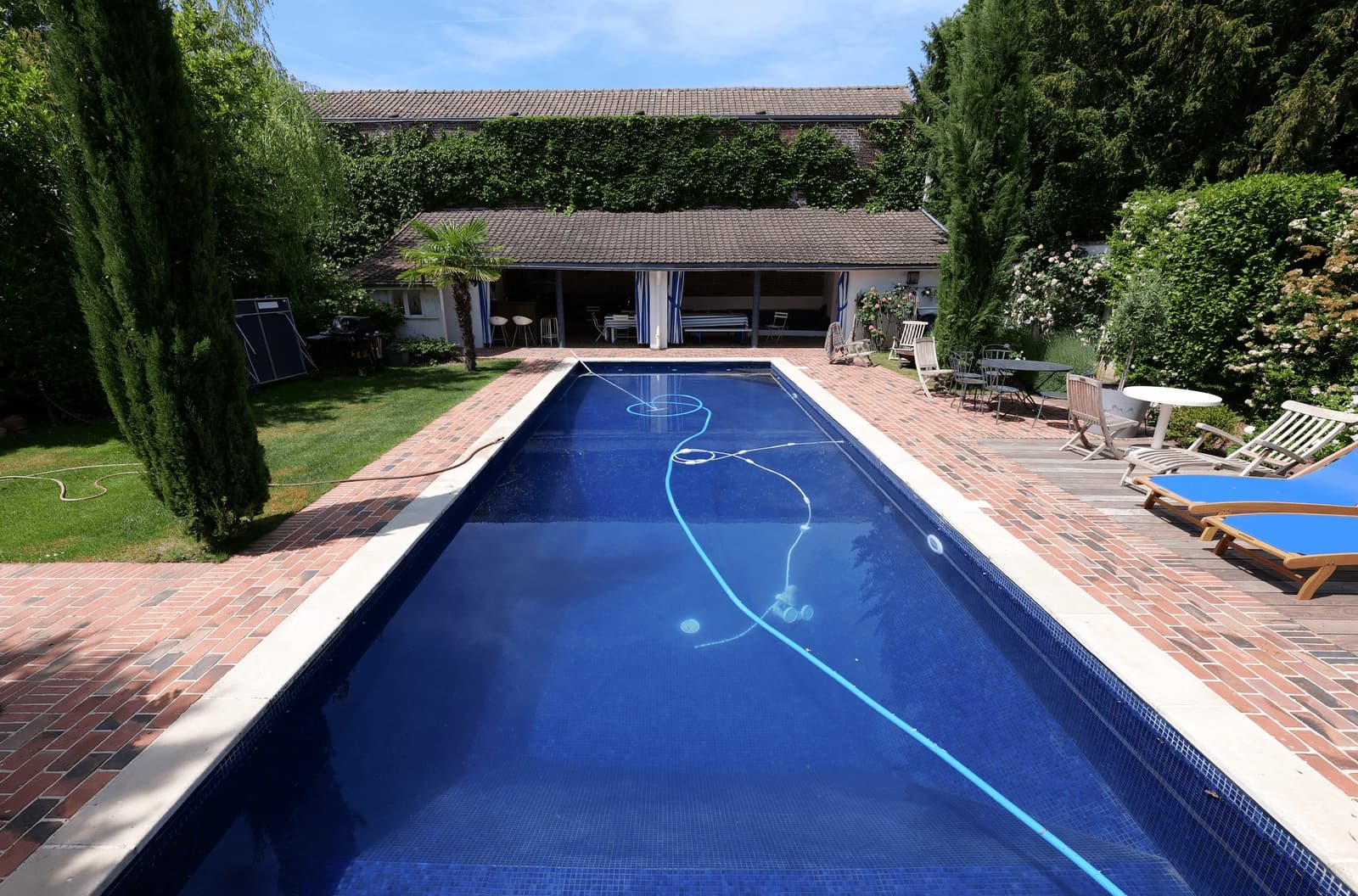 Space Exceptional garden with pool and pool house - 3