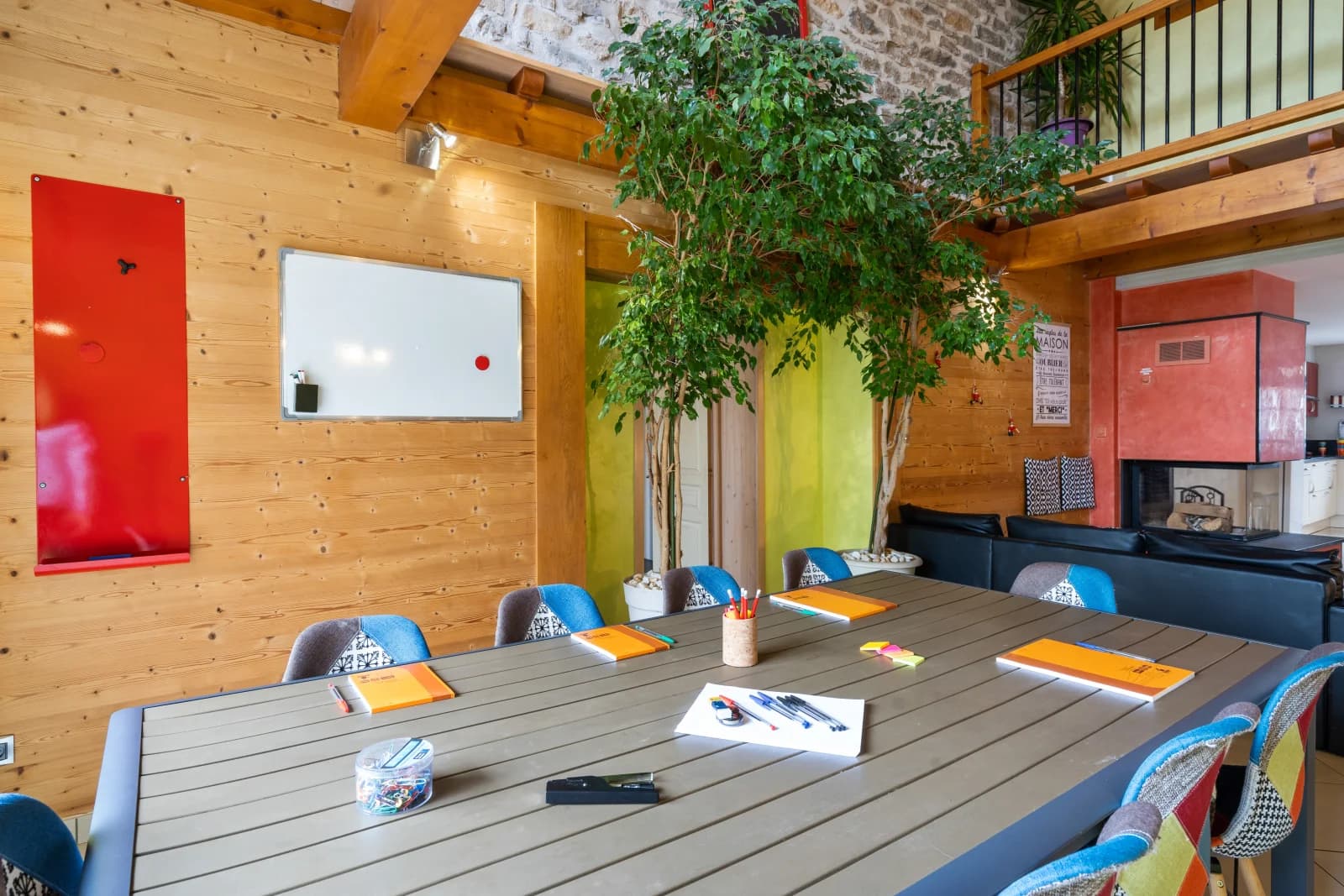 Meeting room in Large-volume house with several rooms - 1