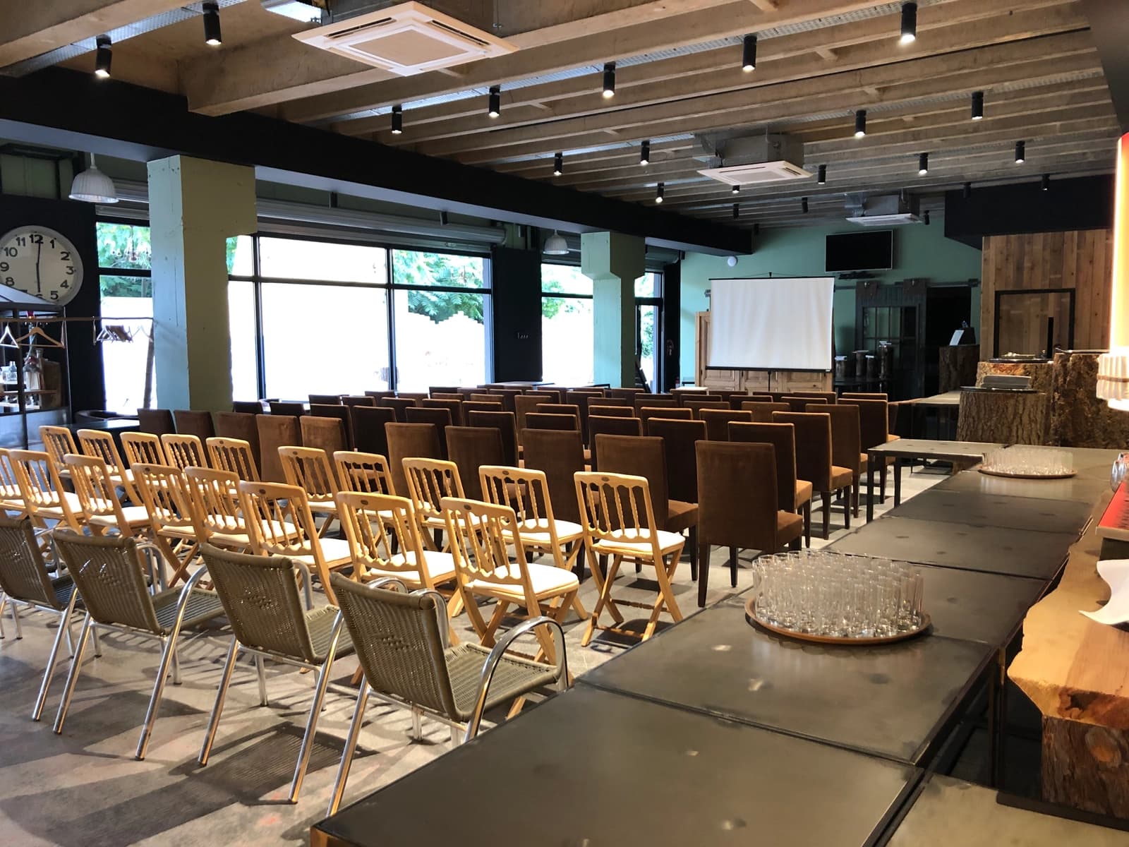 Meeting room in The workshop that makes you want to learn - 1