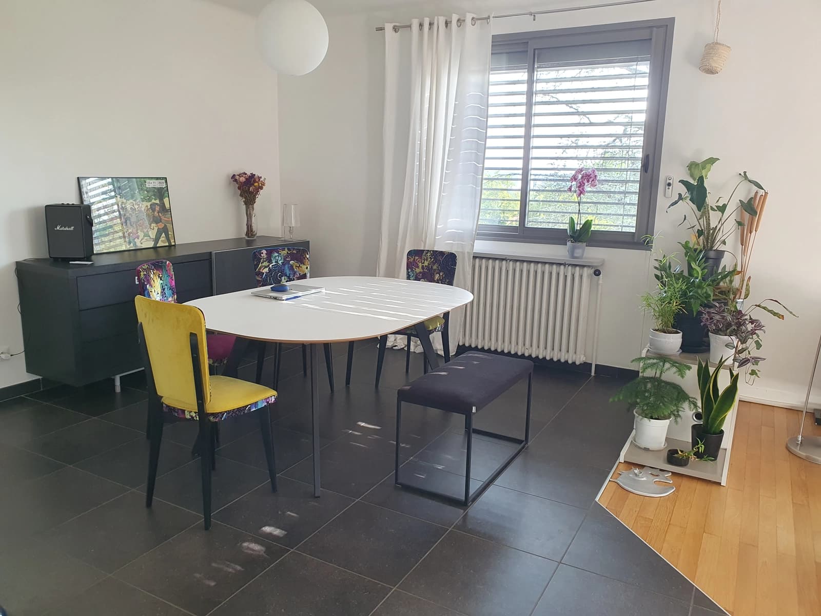 Meeting room in House with veranda and large garden - 1