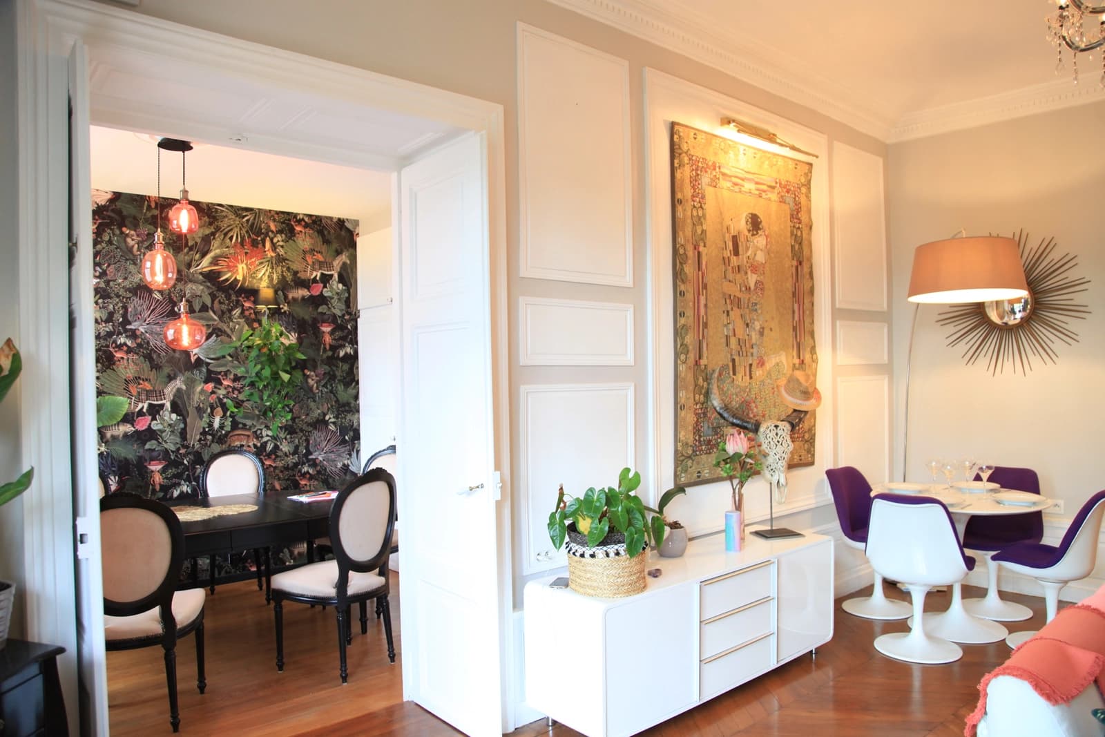Living room in Pleasant manor house in the Monts d'Or region - 1