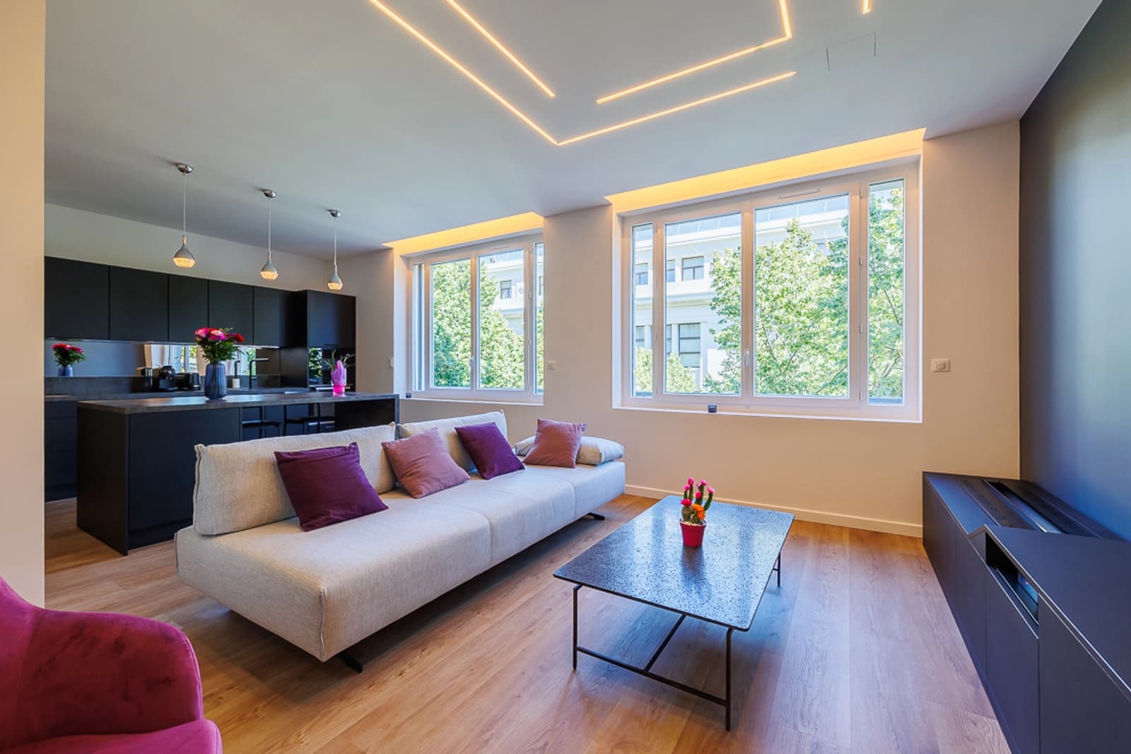 Living room in Architect-designed apartment under a starry sky - 1