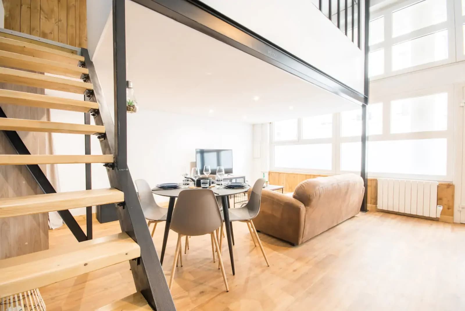 Living room in Trendy loft - Indus - Near the beach - 1