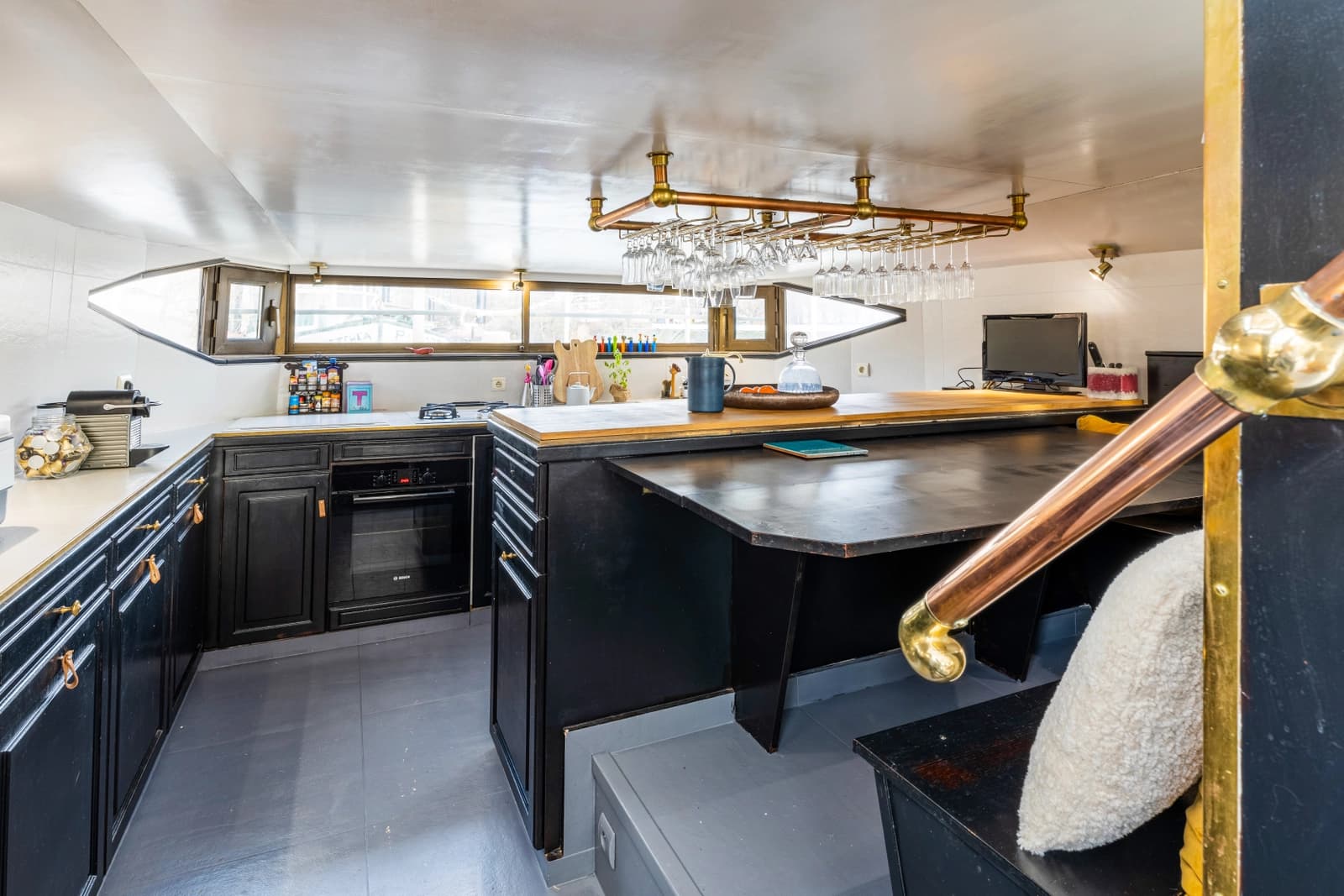 Cuisine dans Tous en Seine: péniche de charme, panorama fluvial - 1