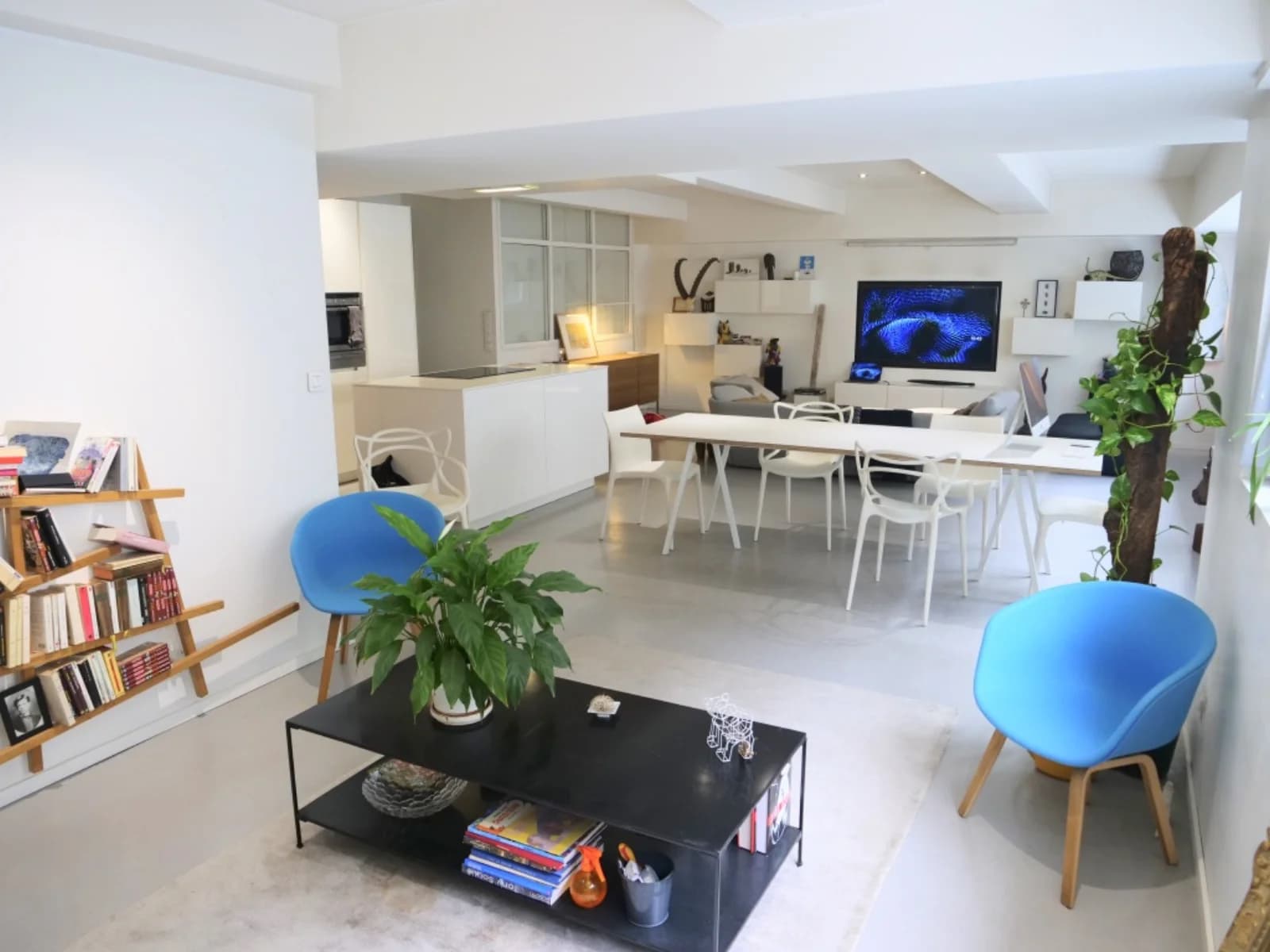 Salon dans Grand appartement loft (140m²) de charme aux Lilas - 0