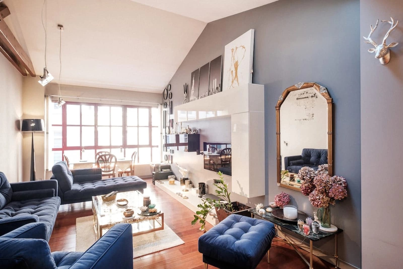 Living room in Atypical loft in the heart of Croix-Rousse - 1