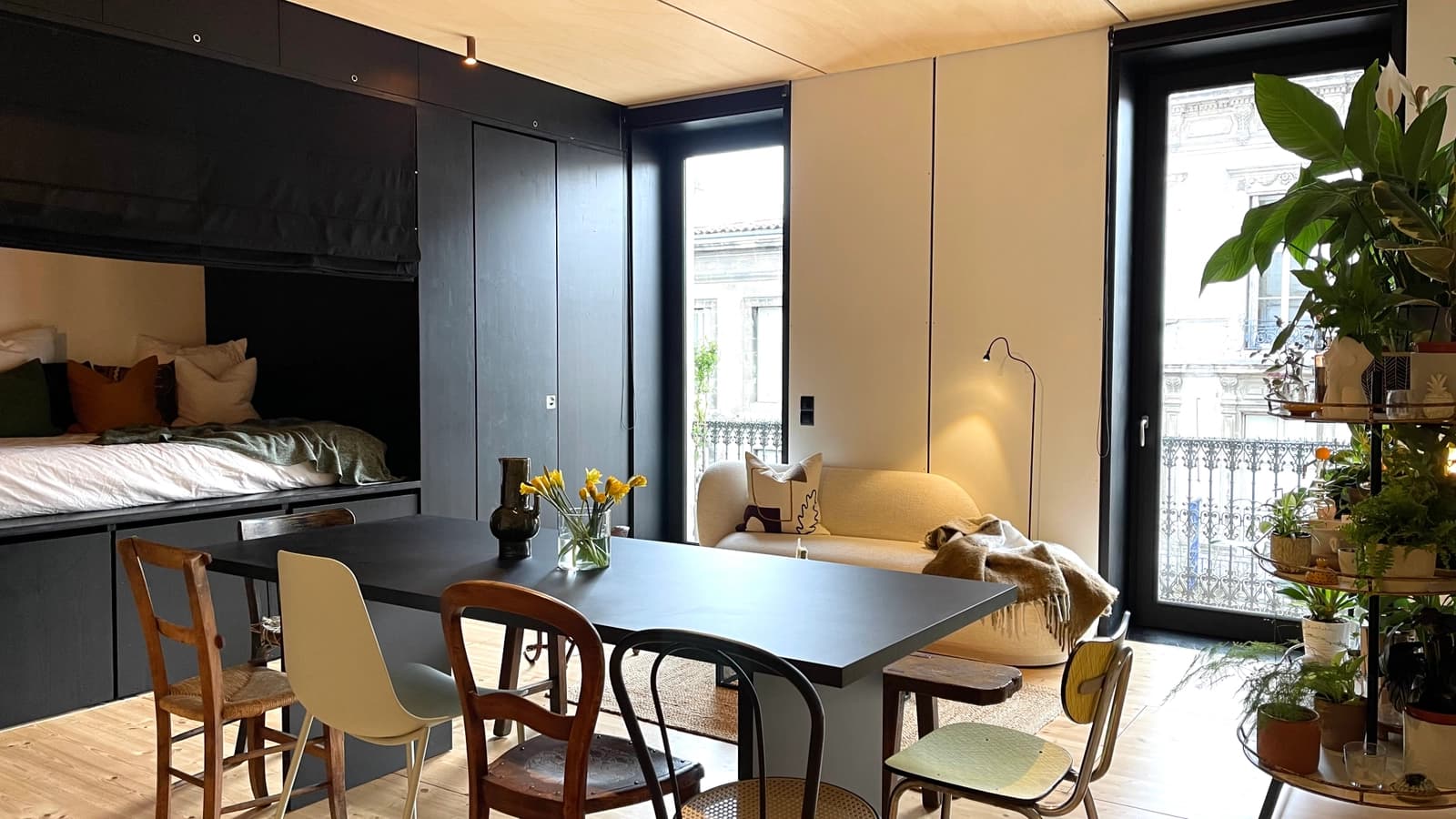 Salle de réunion dans Loft d'architecte (80m²) au design épuré et minimaliste - 1