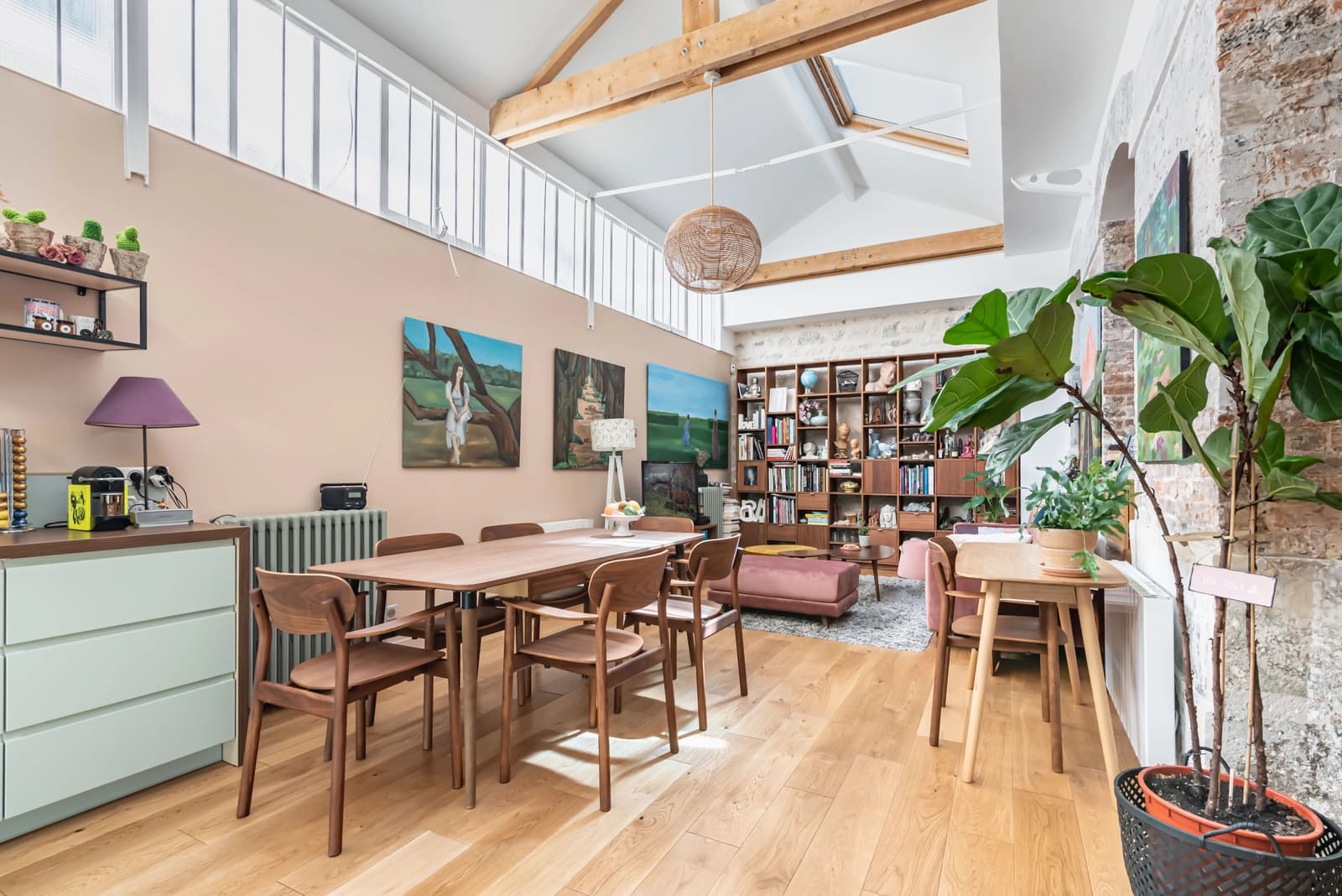 Salle de réunion dans Appartement loft spacieux aux couleurs vibrantes - 1