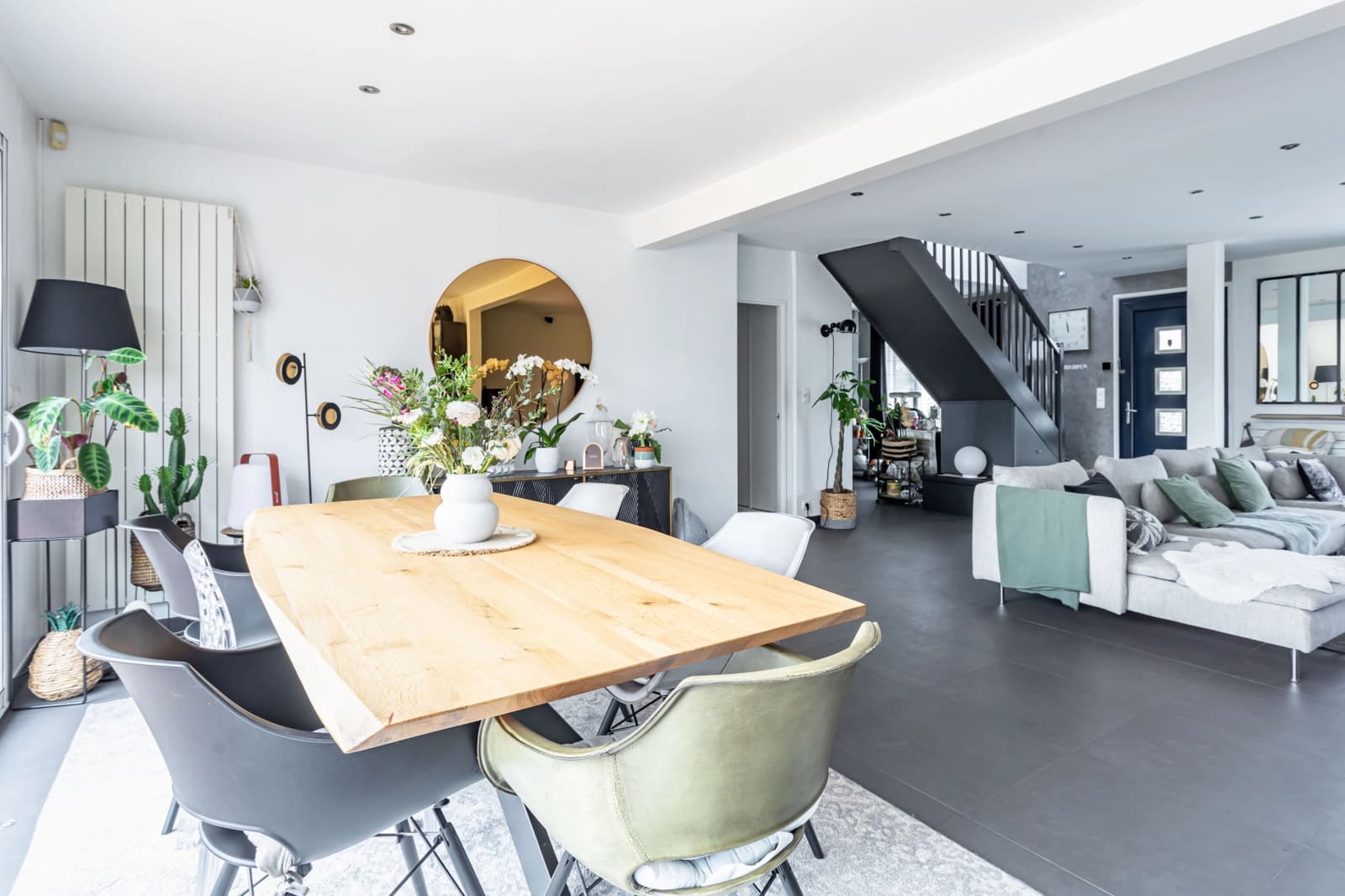 Meeting room in Spacious, bright American house - ideal for film shoots. - 1