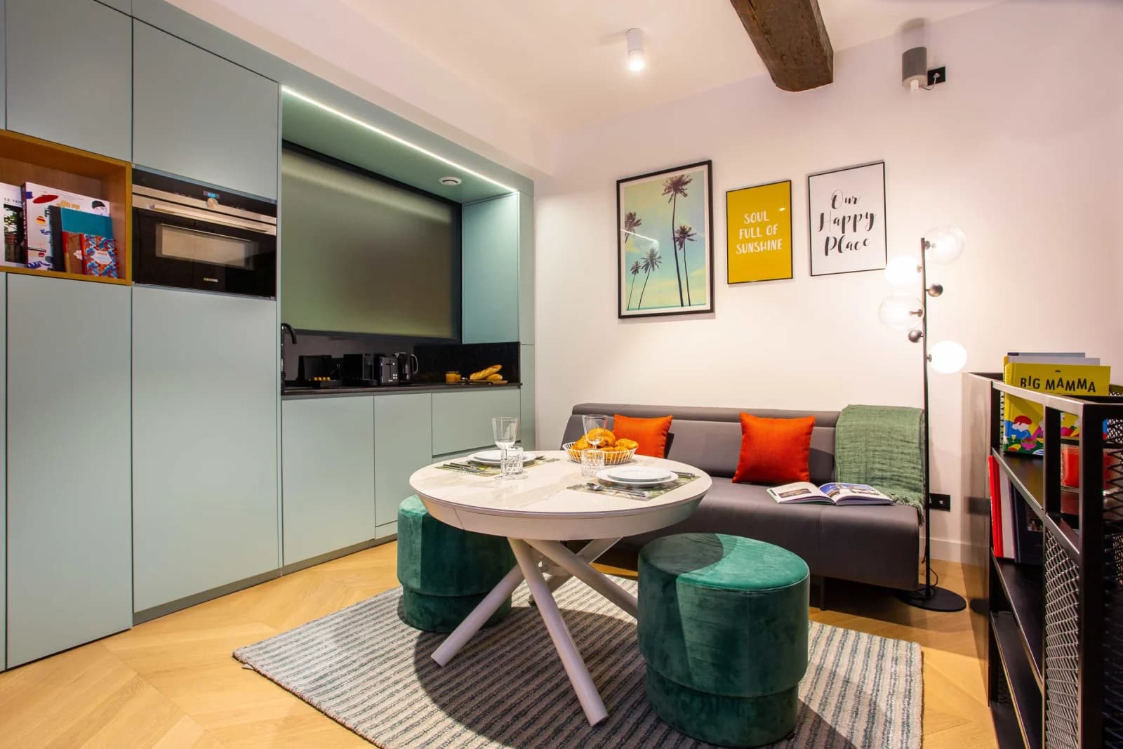Salon dans Bel appartement design et confortable avec sauna privé - 1