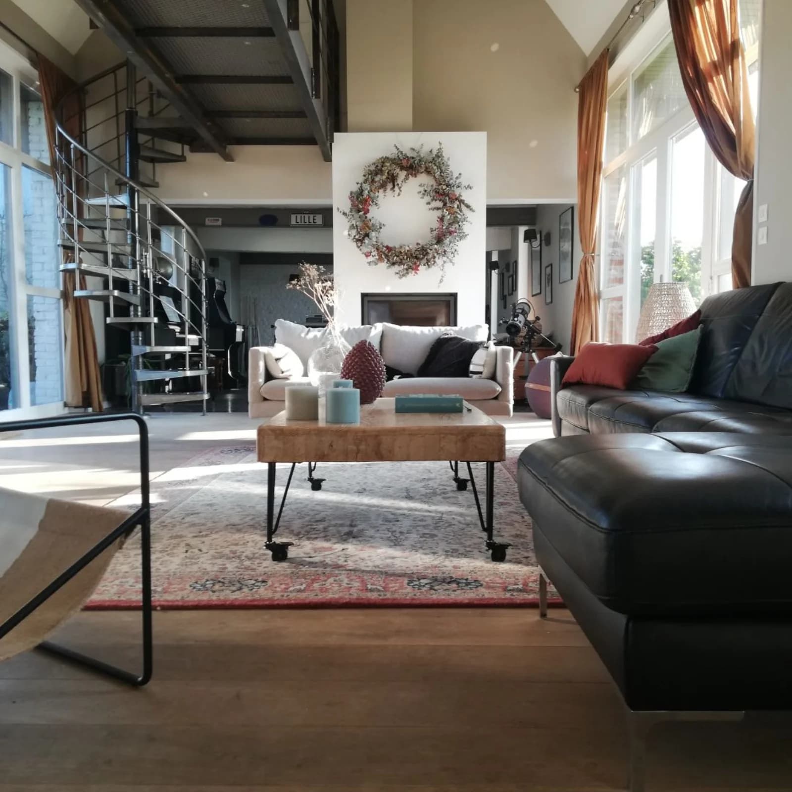 Space Large farmhouse with table soccer and billiards area - 1