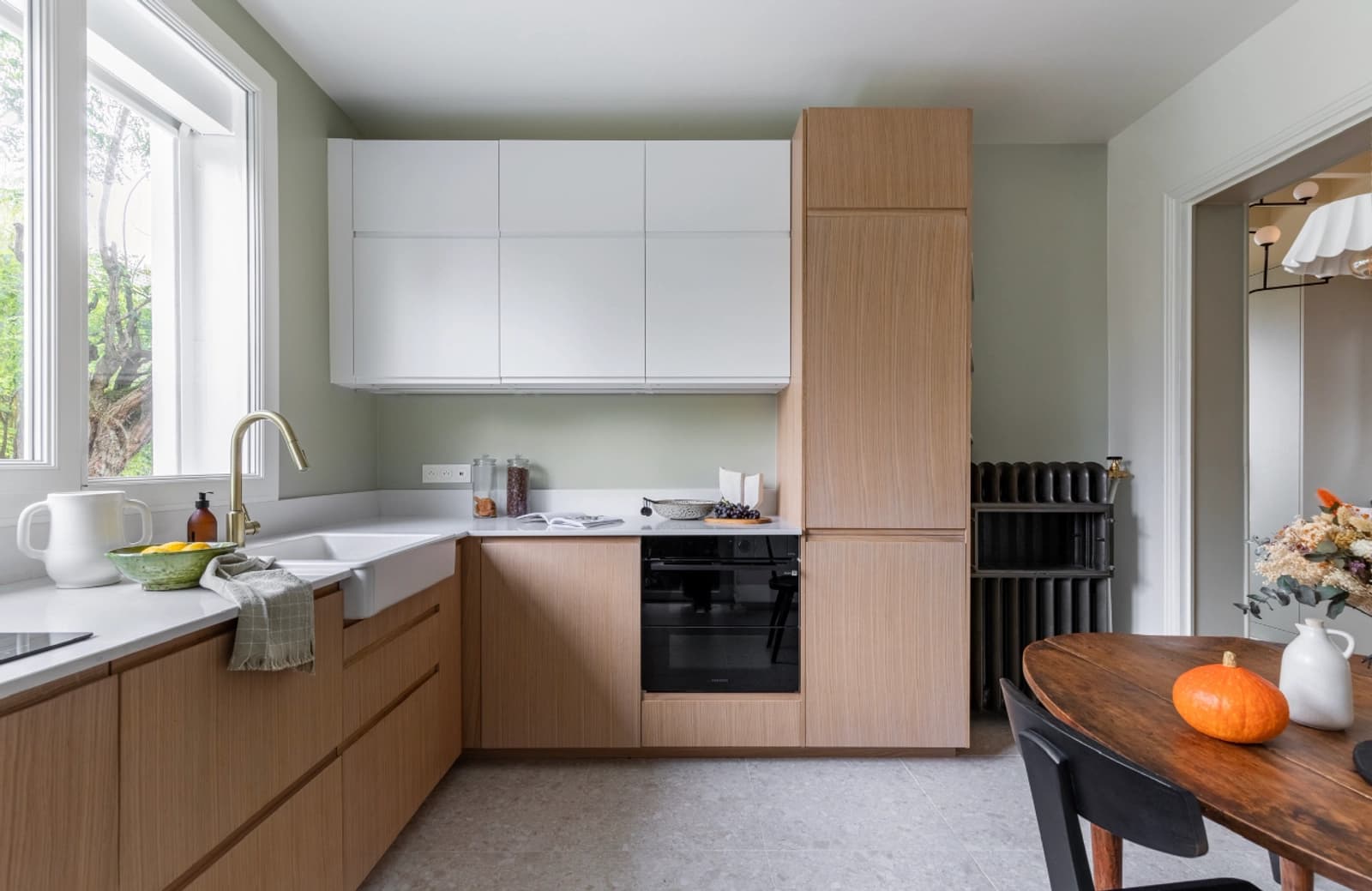 Cuisine dans Meulière de caractère sublimée par un architecte - 1