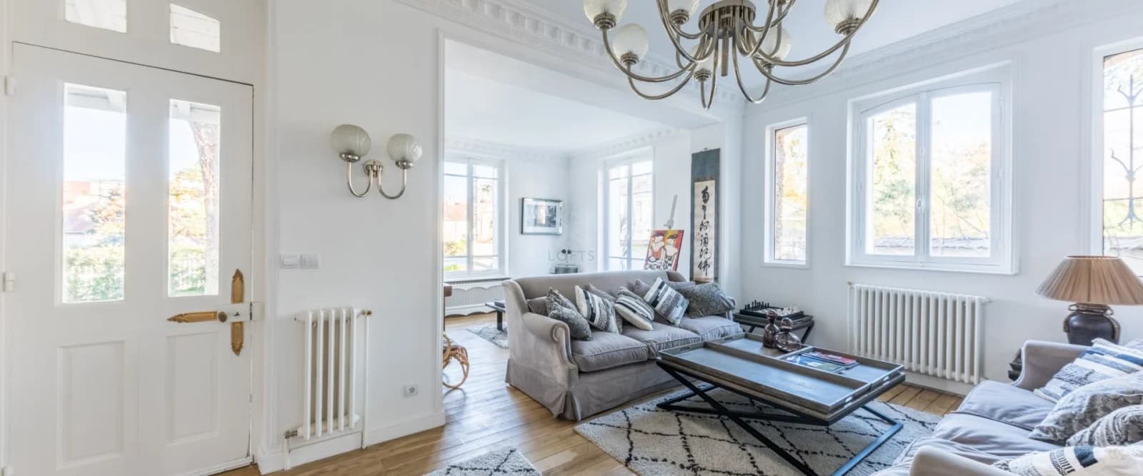 Living room in A magnificent, resolutely modern manor house - 1