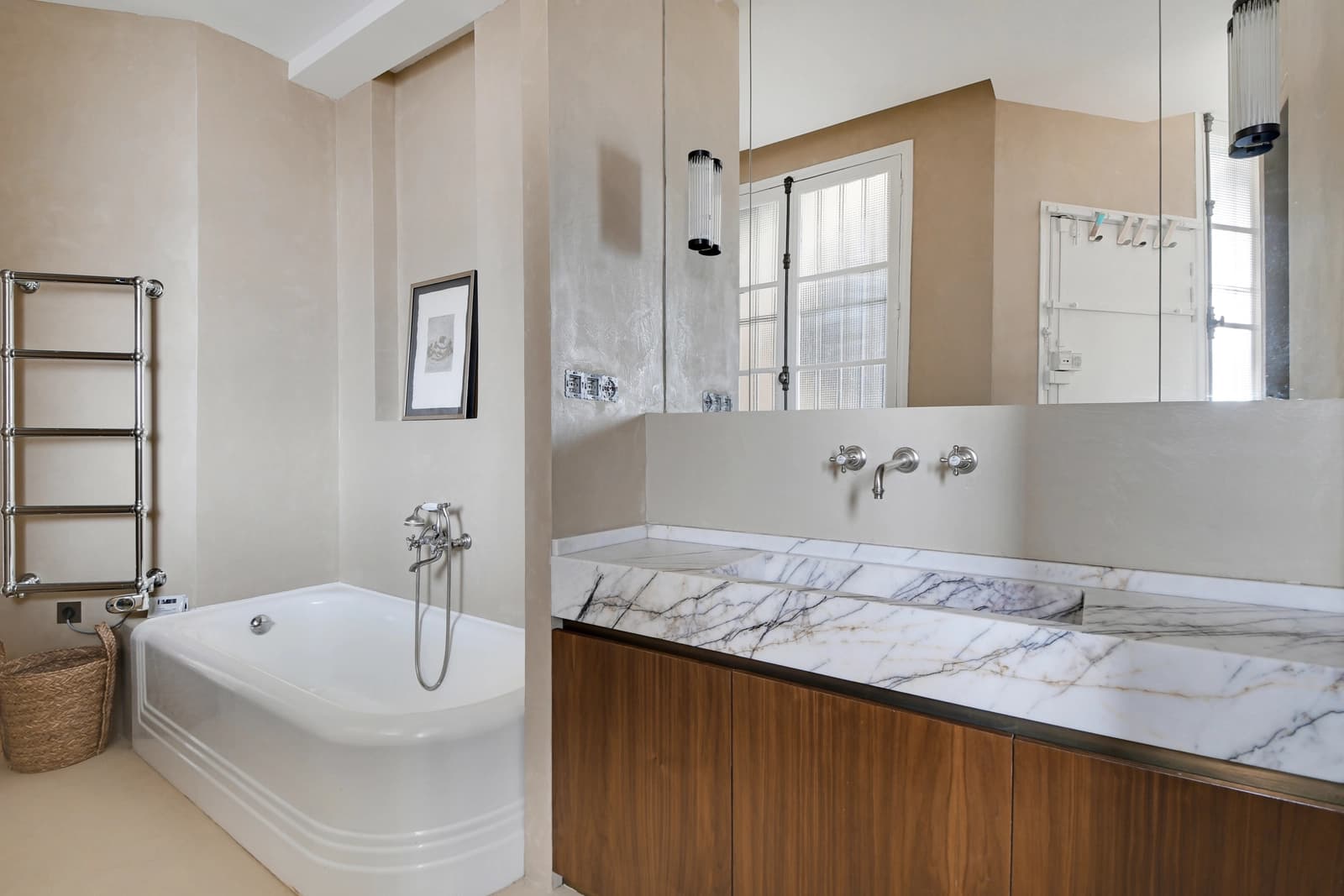Bathroom in A bright little gem overlooking the garden - 1
