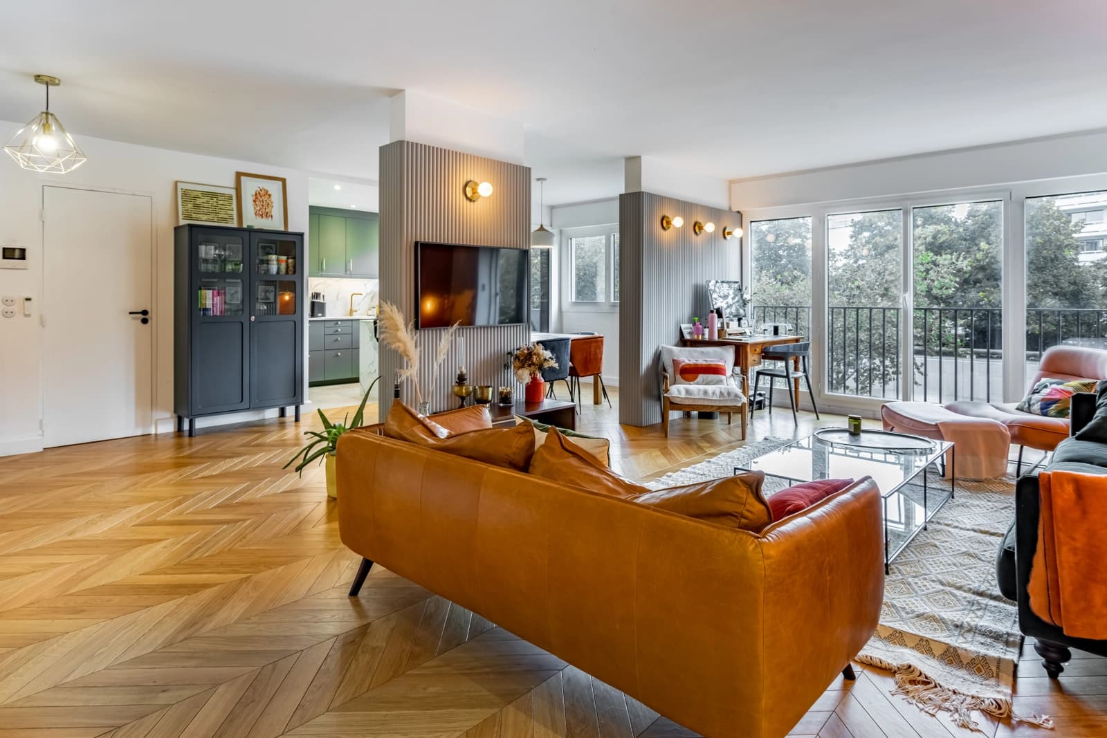 Espace Appartement avec une vaste et conviviale pièce de vie - 3