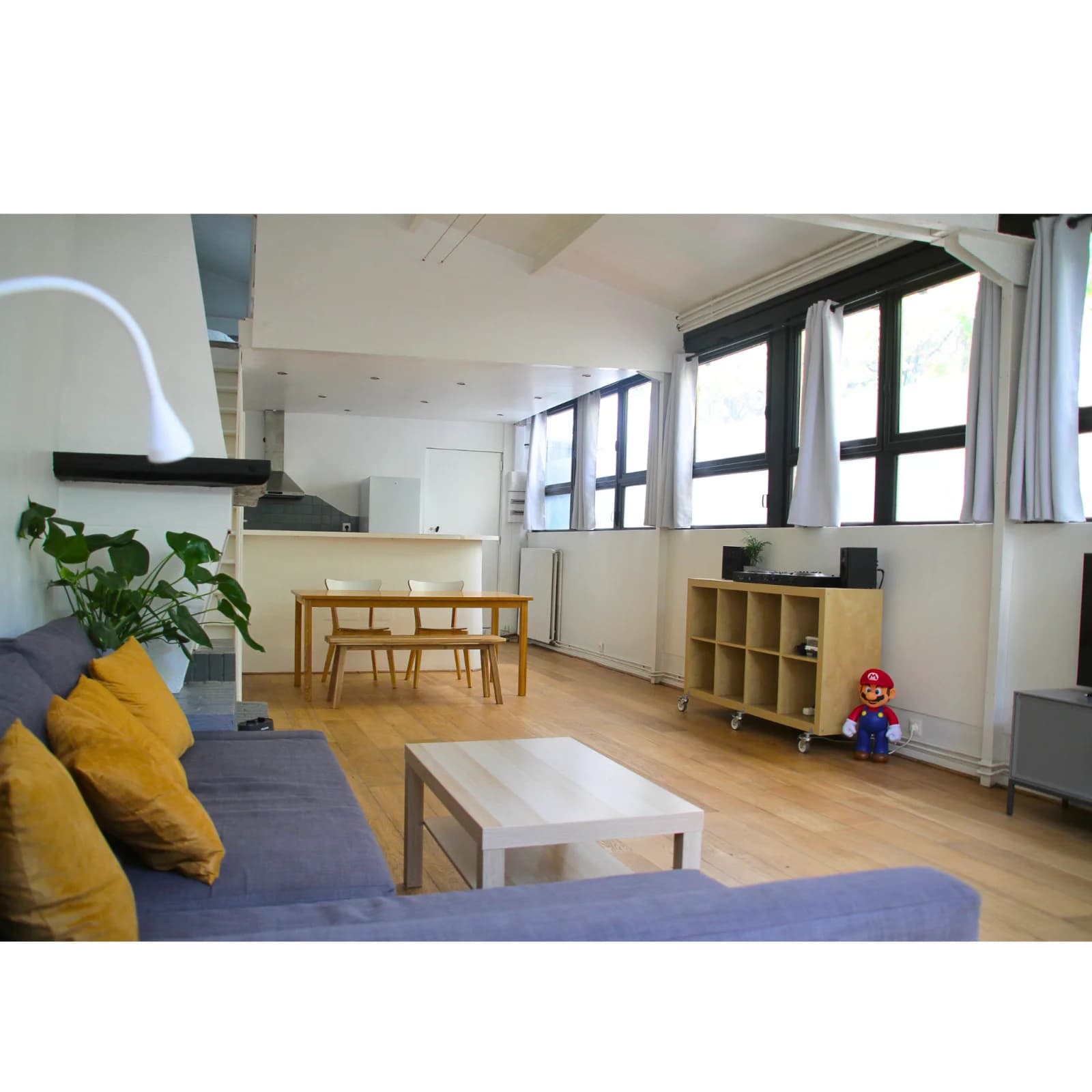 Stylish Loft 15 Minutes from Saint-Lazare