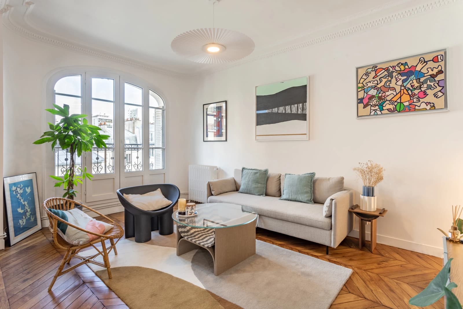 Salon dans Logement contemporain baigné d'une clarté apaisante - 0