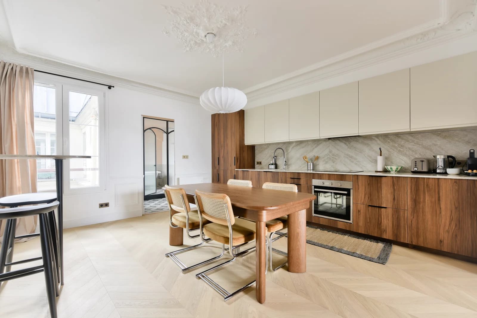 Space Luxury Haussmann apartment in the heart of Paris - 3