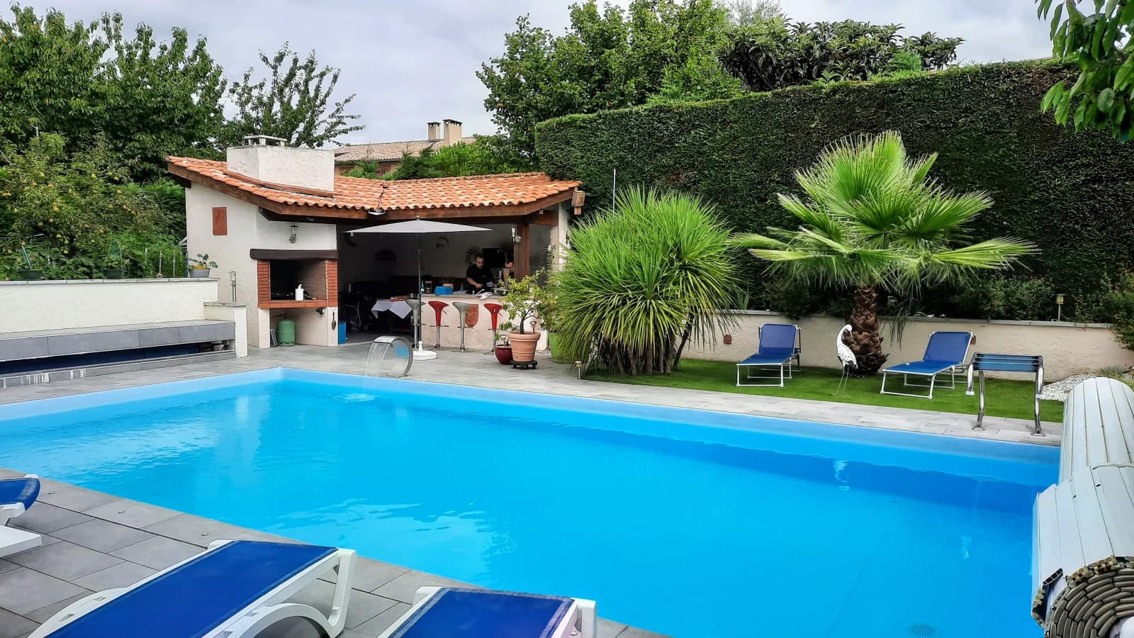 Vaste maison avec jardin, piscine et grand sous-sol