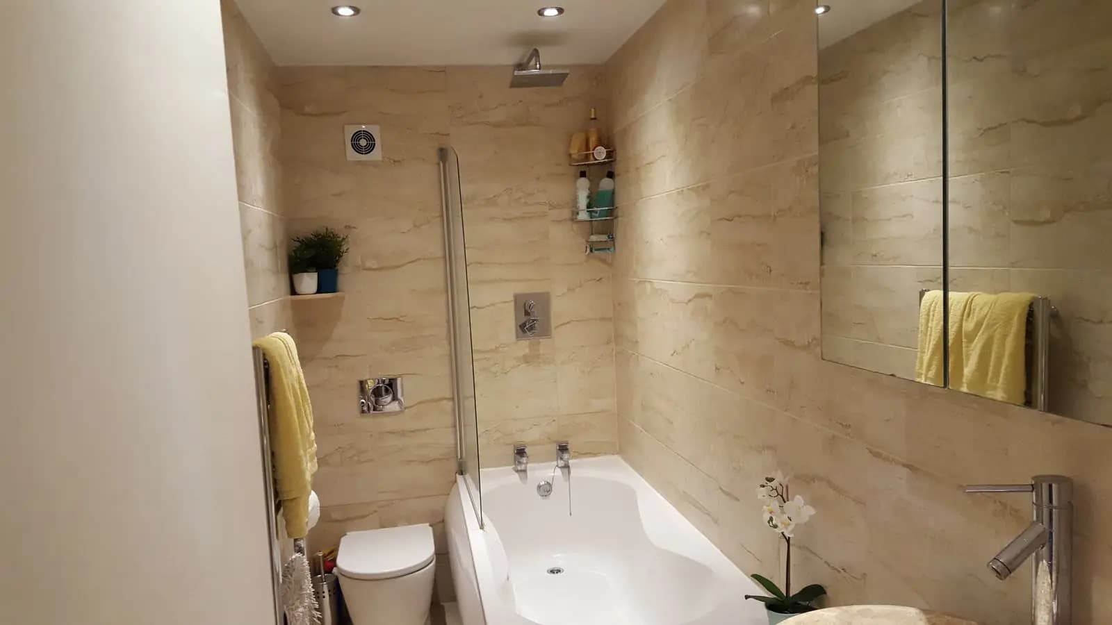 Salle de bain dans Conversion iconique: une ancienne école pleine de charme - 1