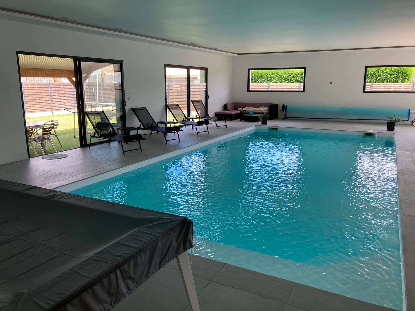 Villa avec piscine intérieure, un luxe discret