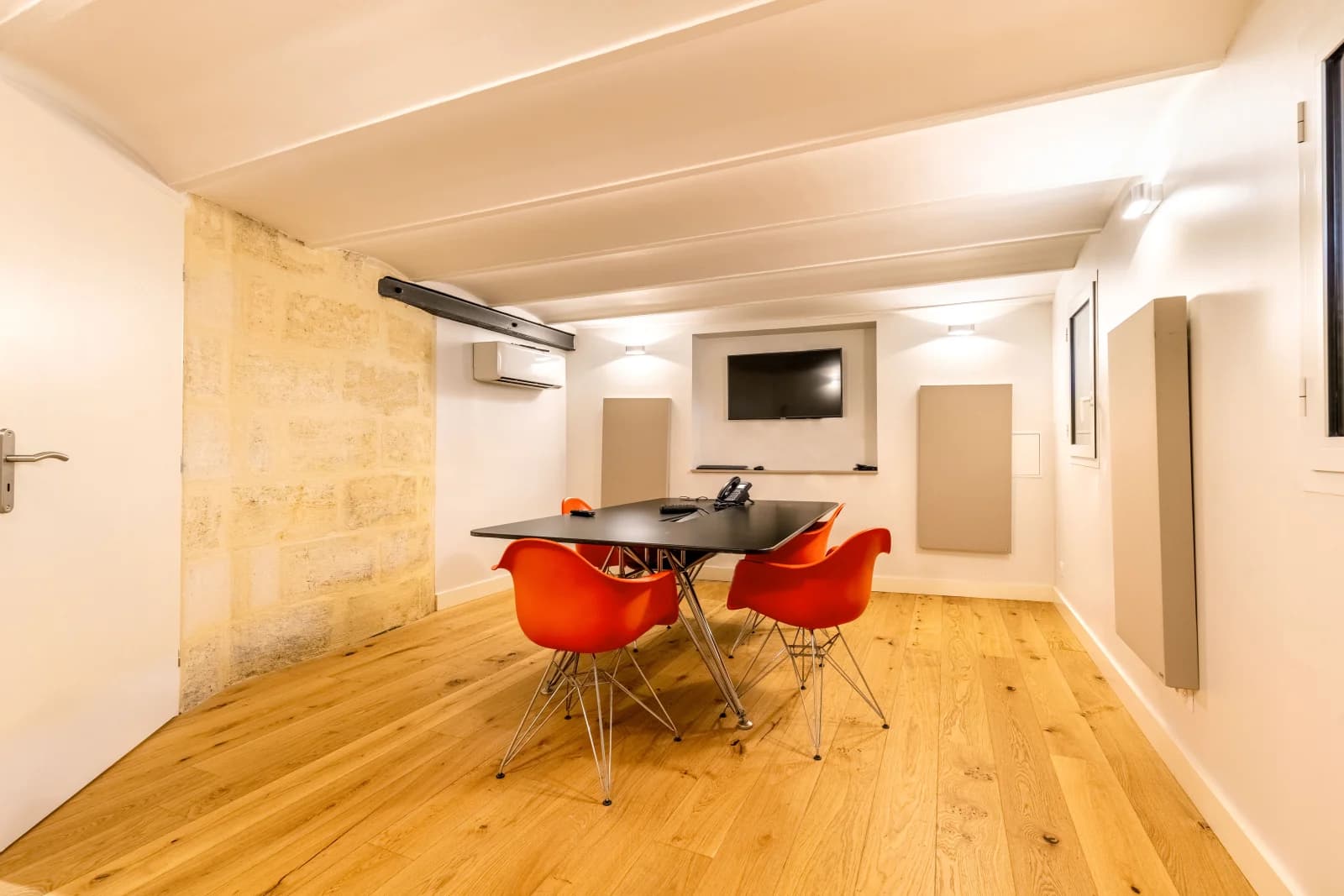 Salle de réunion 4 à 8 personnes