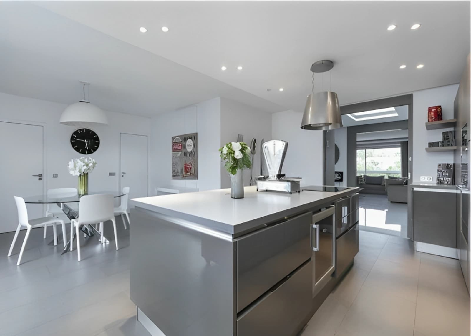 Space Uncluttered luxury apartment with 40m2 balcony - 2