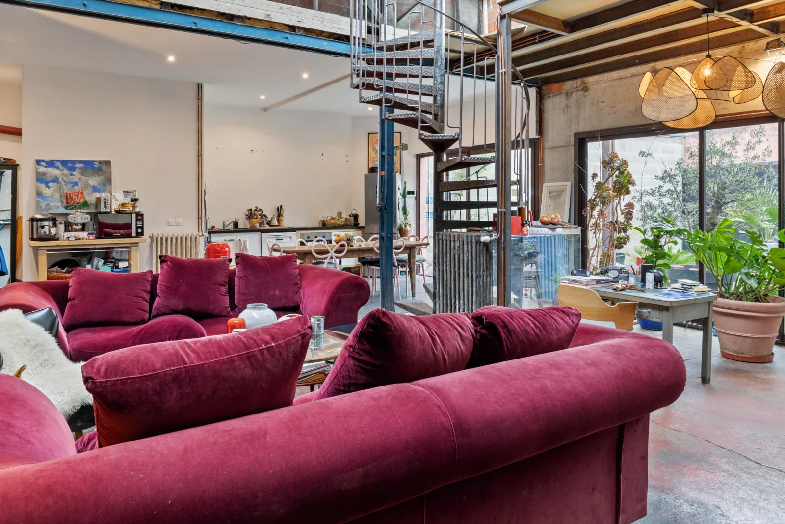Salon dans Volumes surprenants pour ce loft au design unique - 1