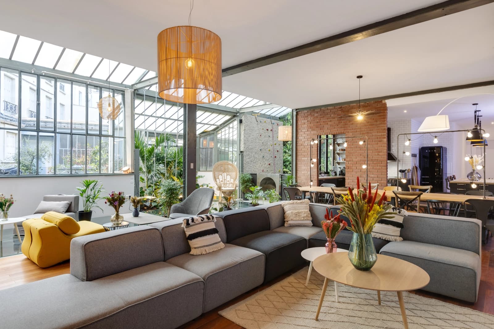 Salon dans Splendide loft sous verrière avec vue sur la Tour Eiffel - 1