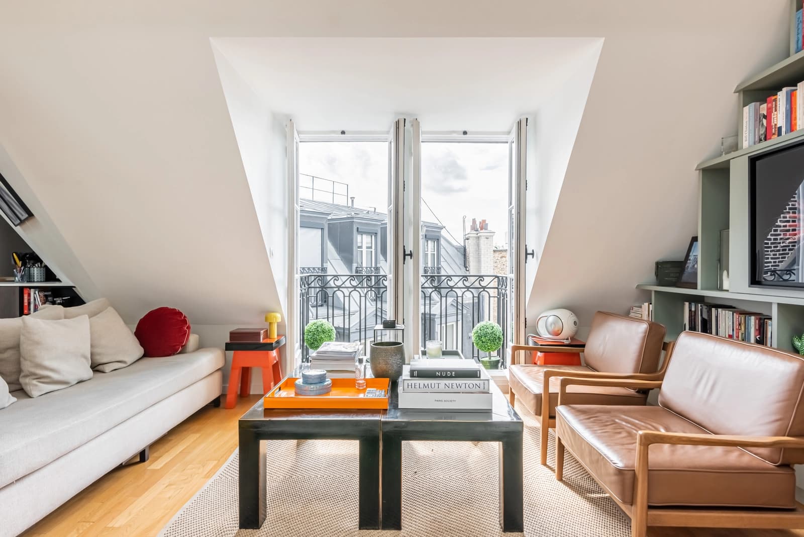 Living room in Last floor - Design furniture- Haussmannien - 1