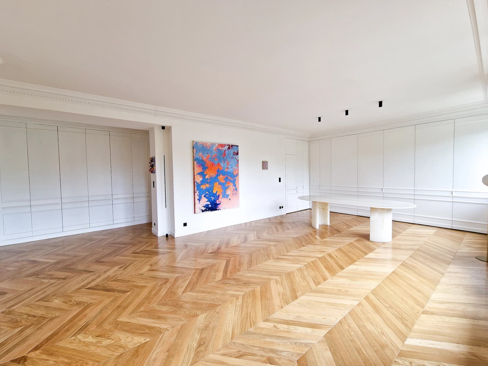 Salon dans Appartement parisien alliant Haussmann et contemporain - 0