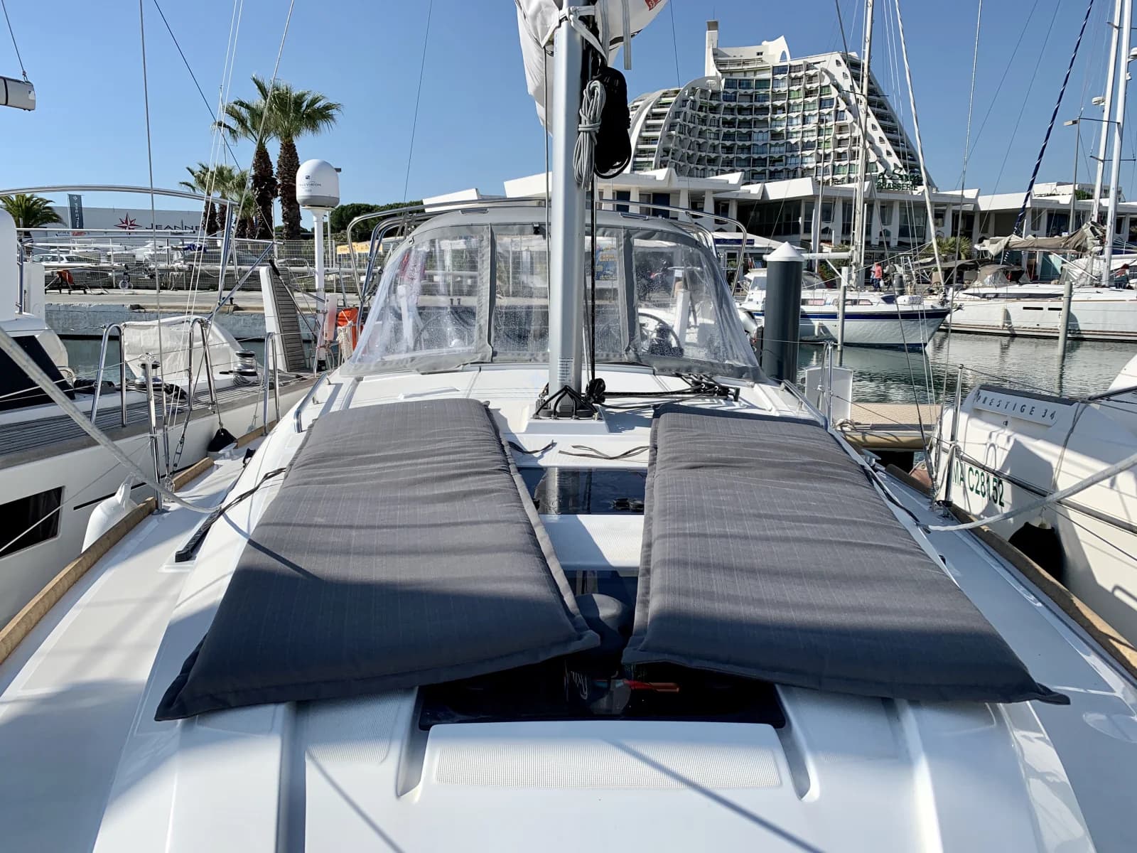 Espace Naviguez avec style: voilier neuf à La Grande Motte - 2
