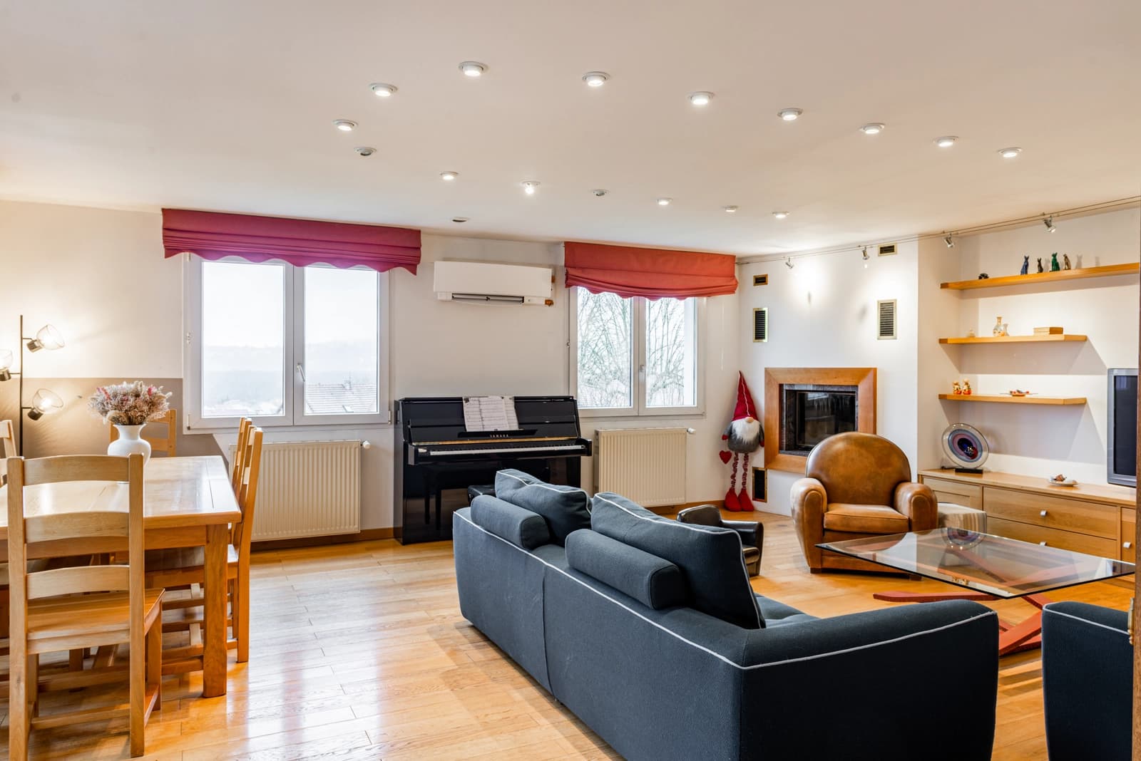 Grande demeure avec salle polyvalente et table modulable