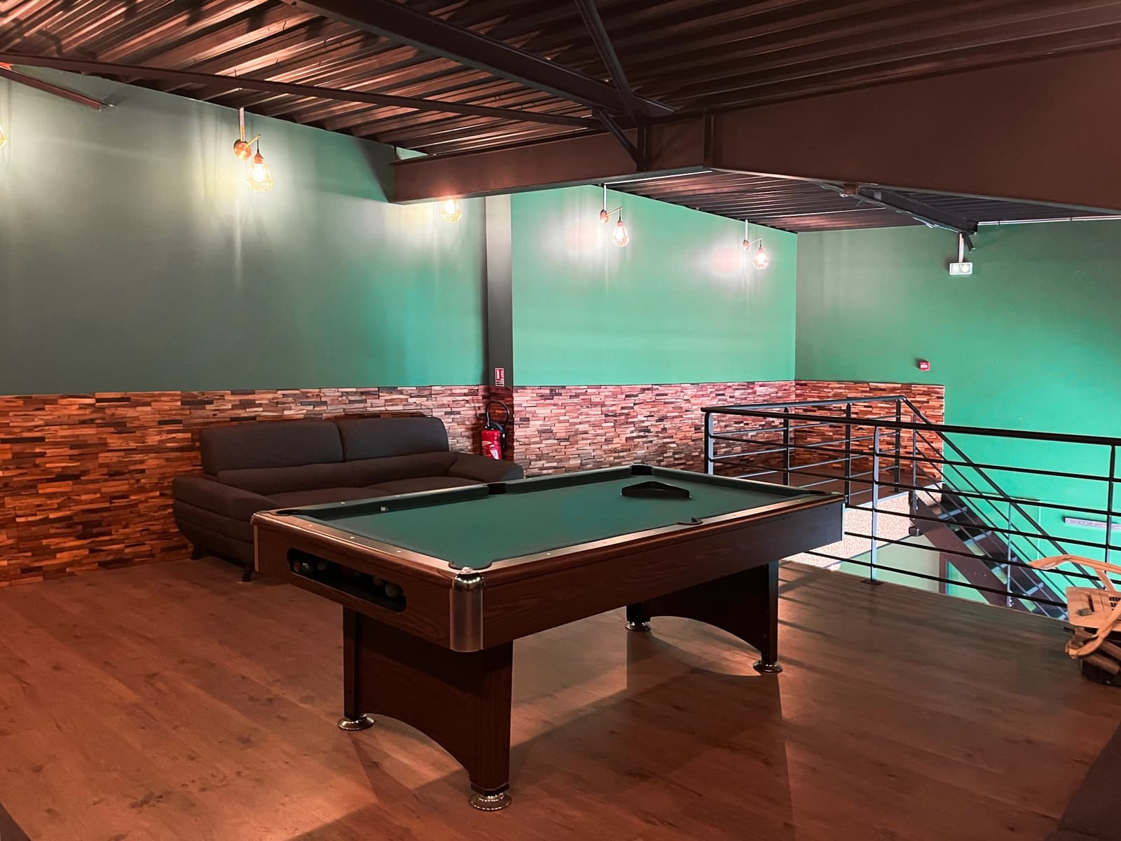 Salle de réunion dans Salle de billard à l'ambiance feutrée et élégante - 1