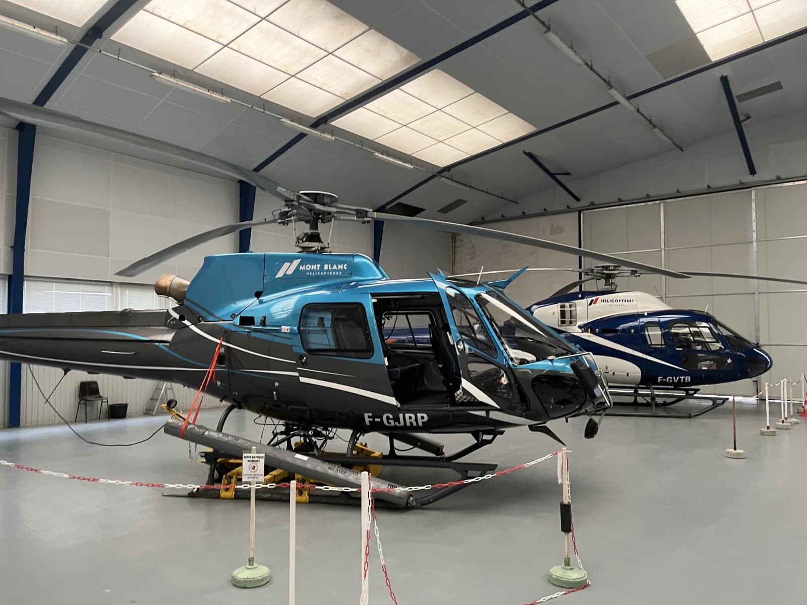 Space Spacious aircraft hangar - 4