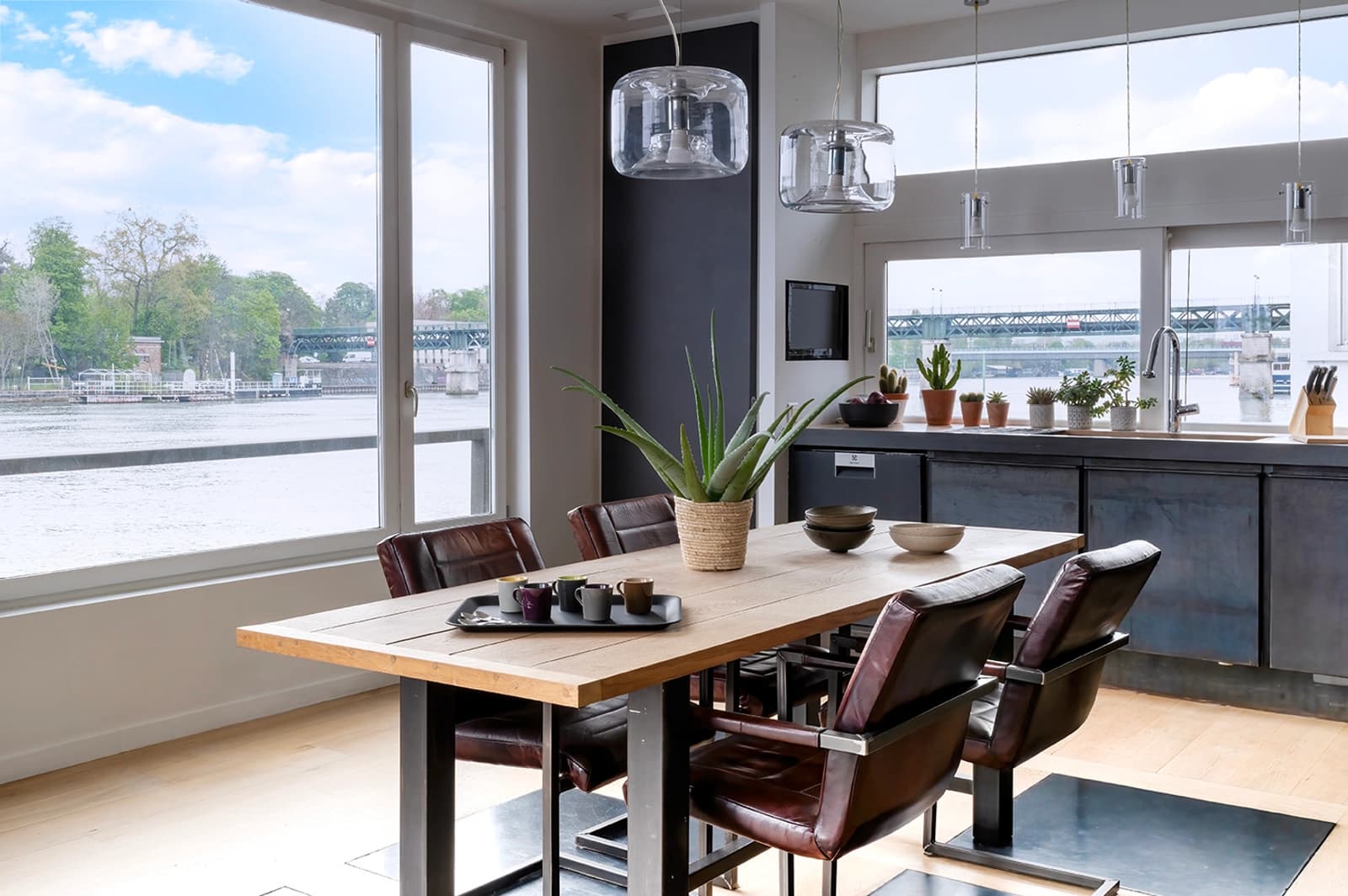 Espace Barge sur la Seine avec vues emblématiques - 1