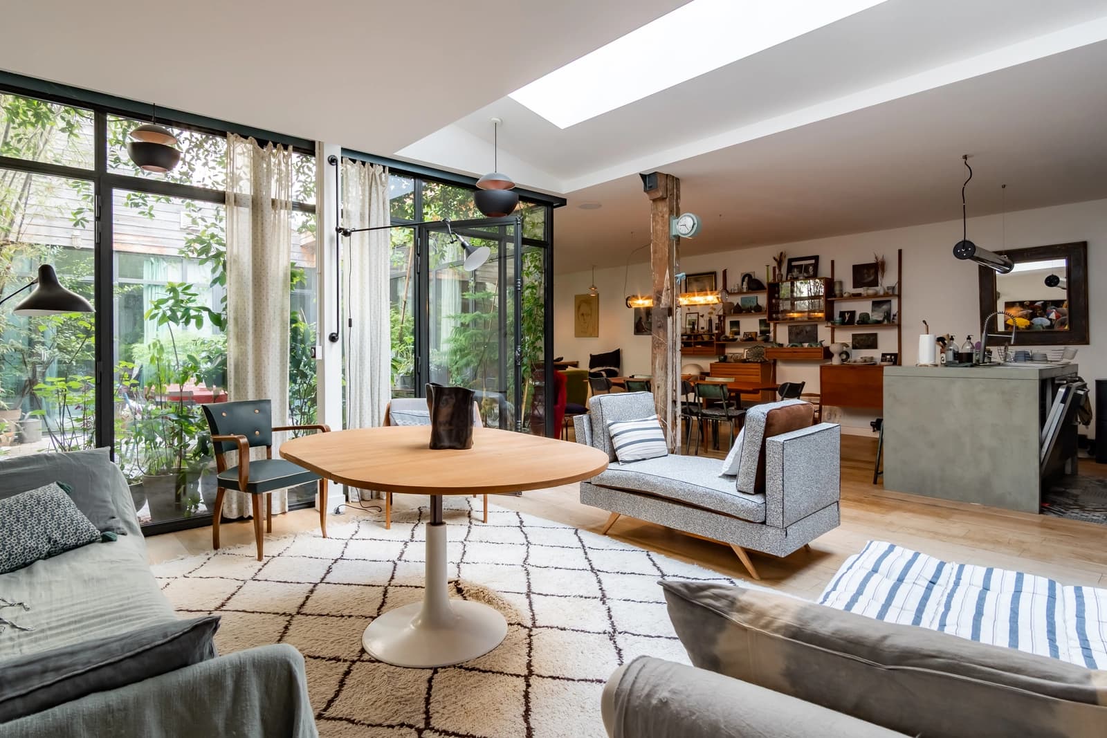 Loft atypique avec cour intérieure, joyau du 11ème