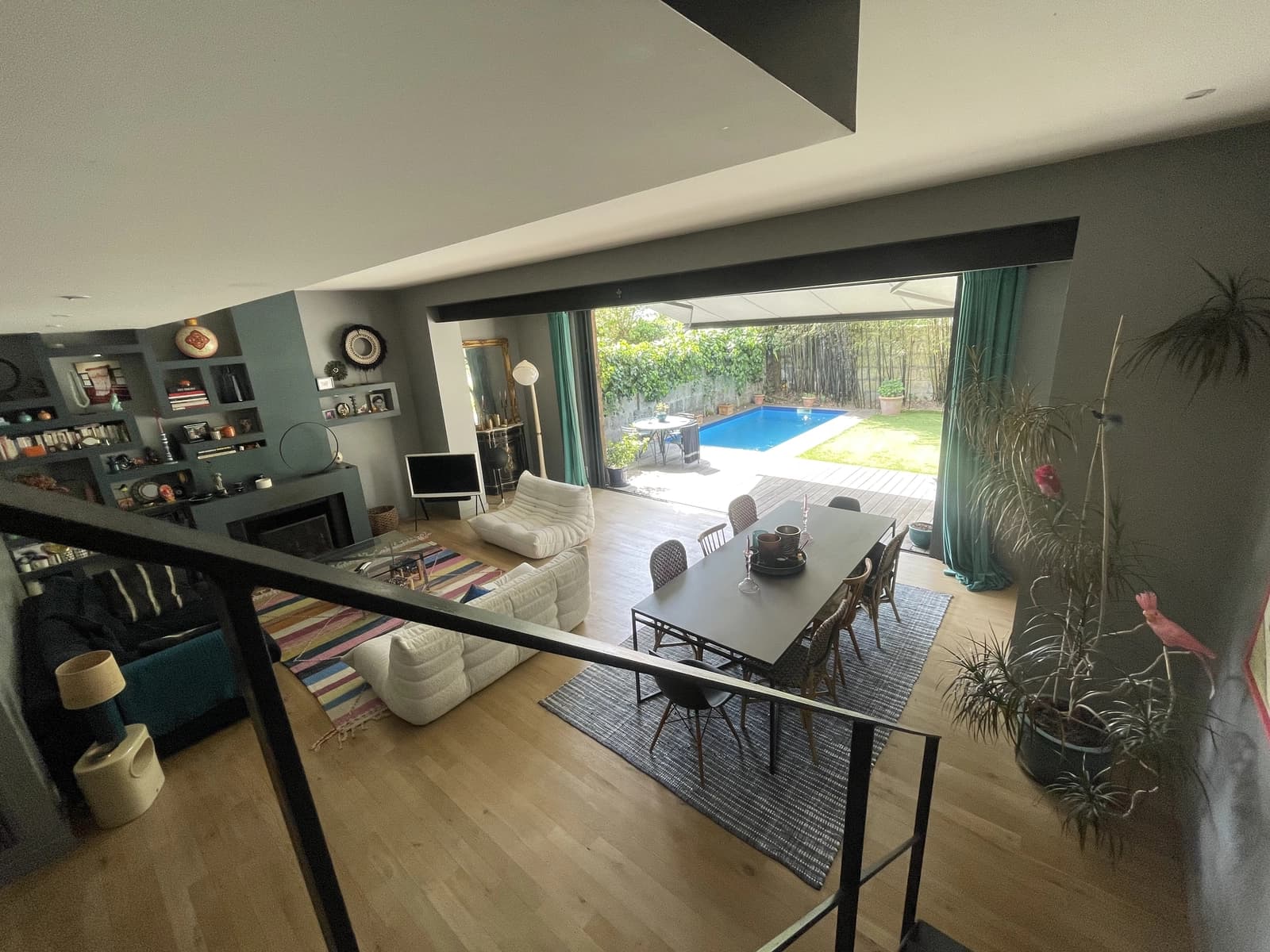 Space Atypical double Bordeaux-style shopfront - 3