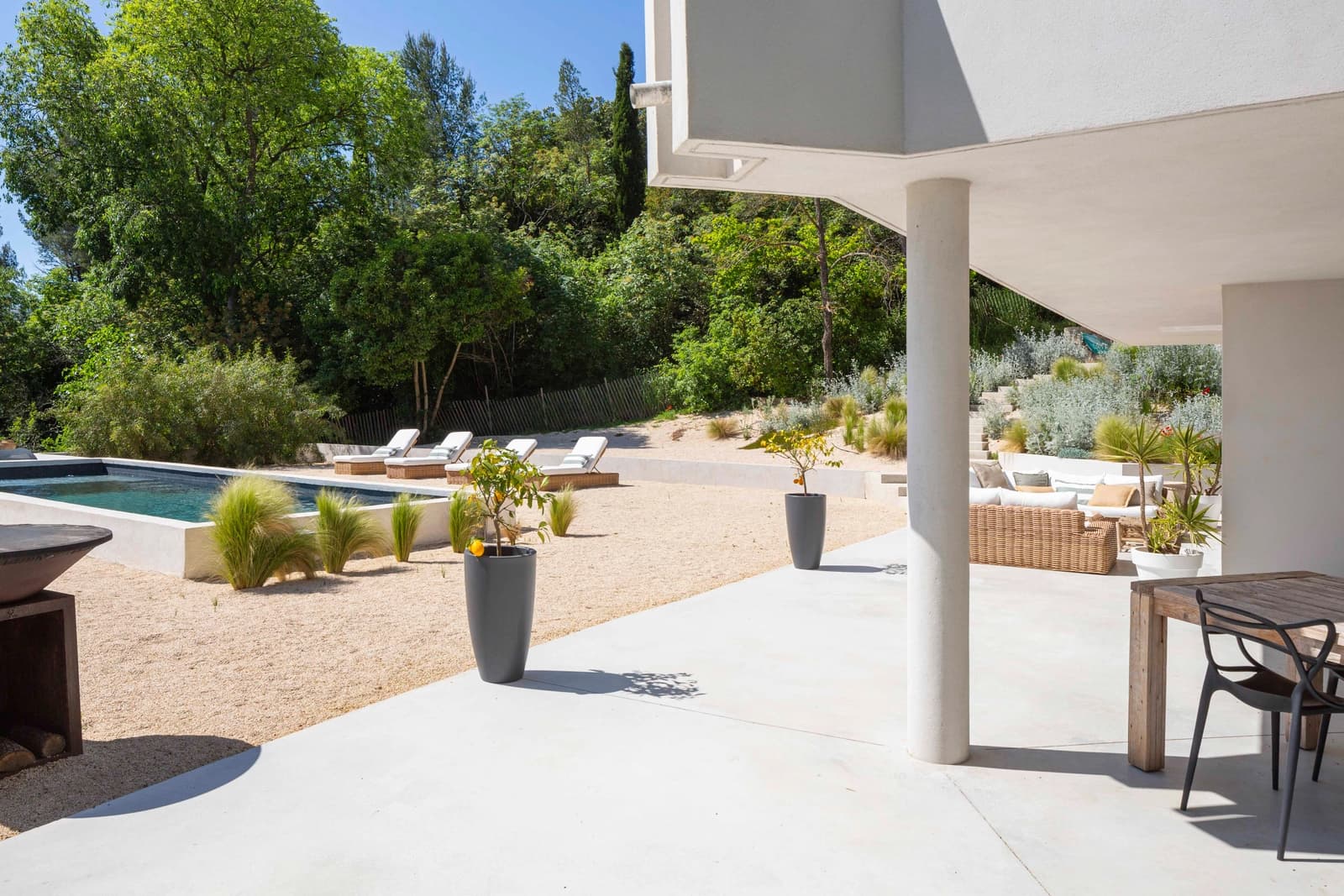 Space Futuristic Architect-Designed House with Pool – Marseille, Accates District - 4