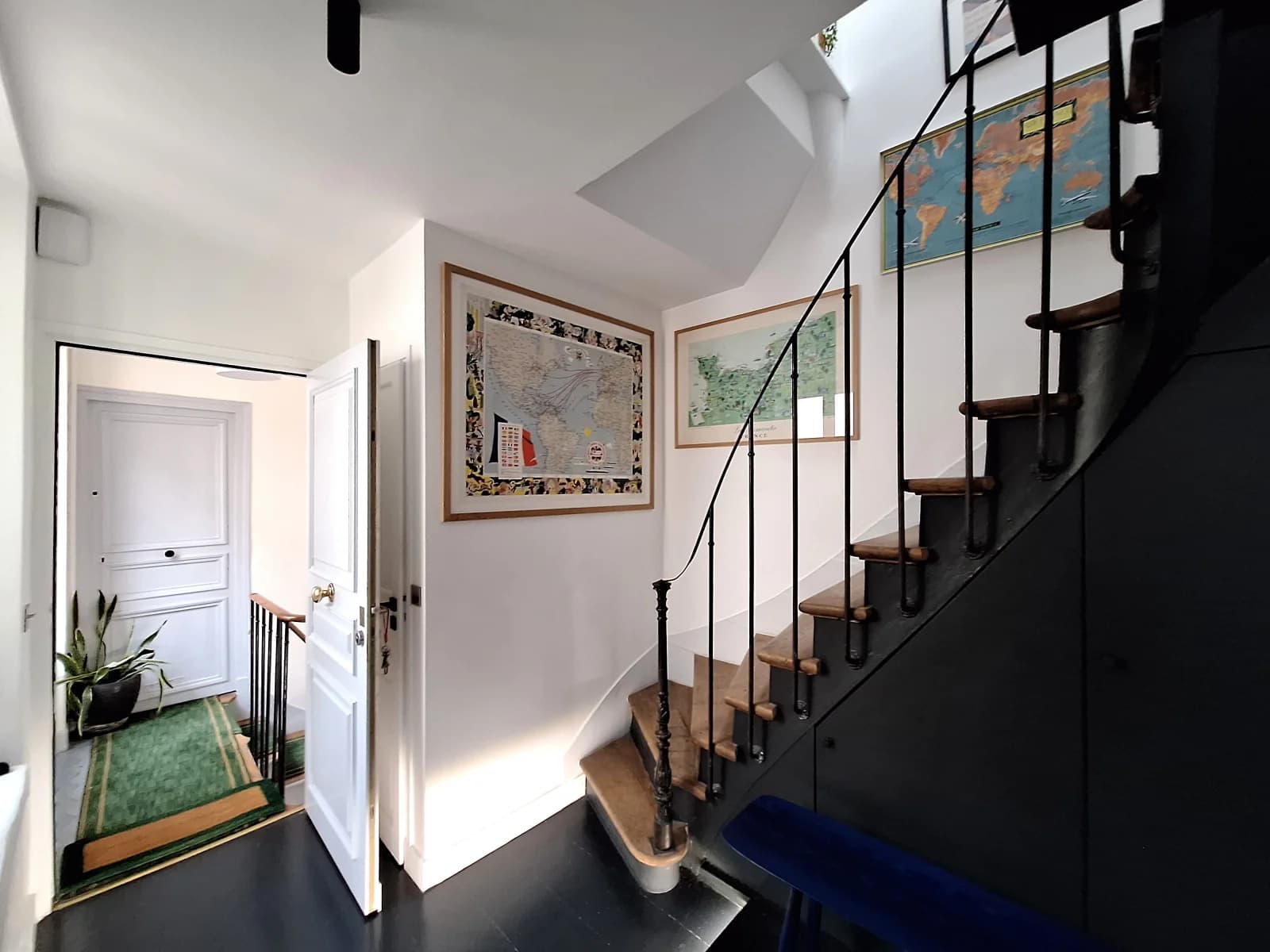 Space Artist's modern loft in the heart of the 8th arrondissement of Paris - 2