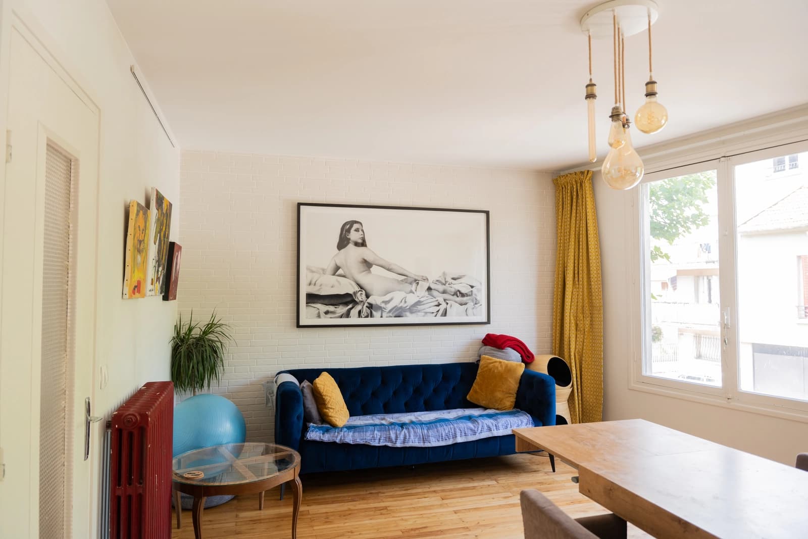 Espace Maison dans le style des années 50 avec un atelier industriel rustique dans l’esprit loft créatif - 1