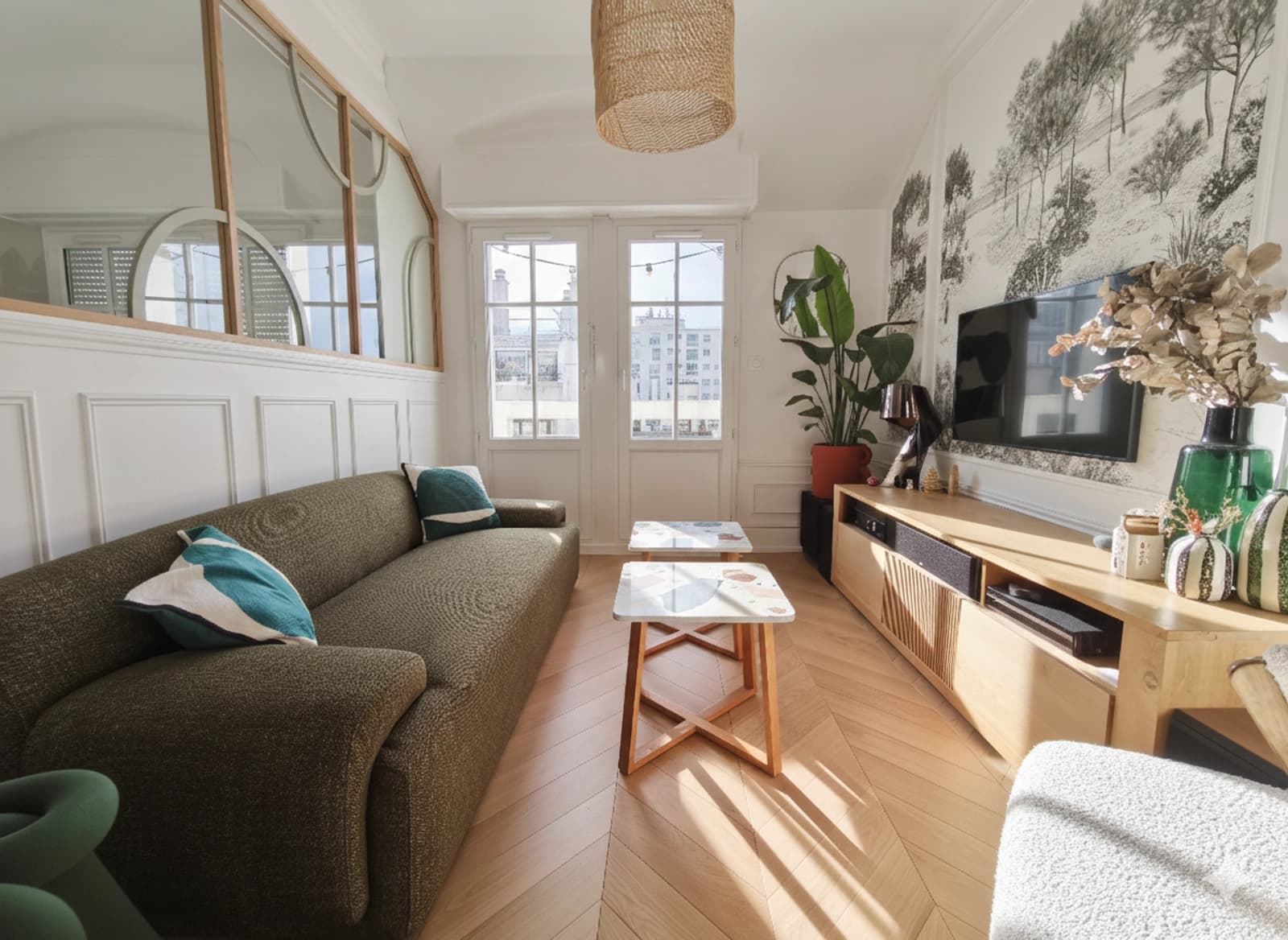 Appartement lumineux tendance avec balcon / parquet / moulure / verrière / grande salle de bain / chambres enfants / proche Montparnasse