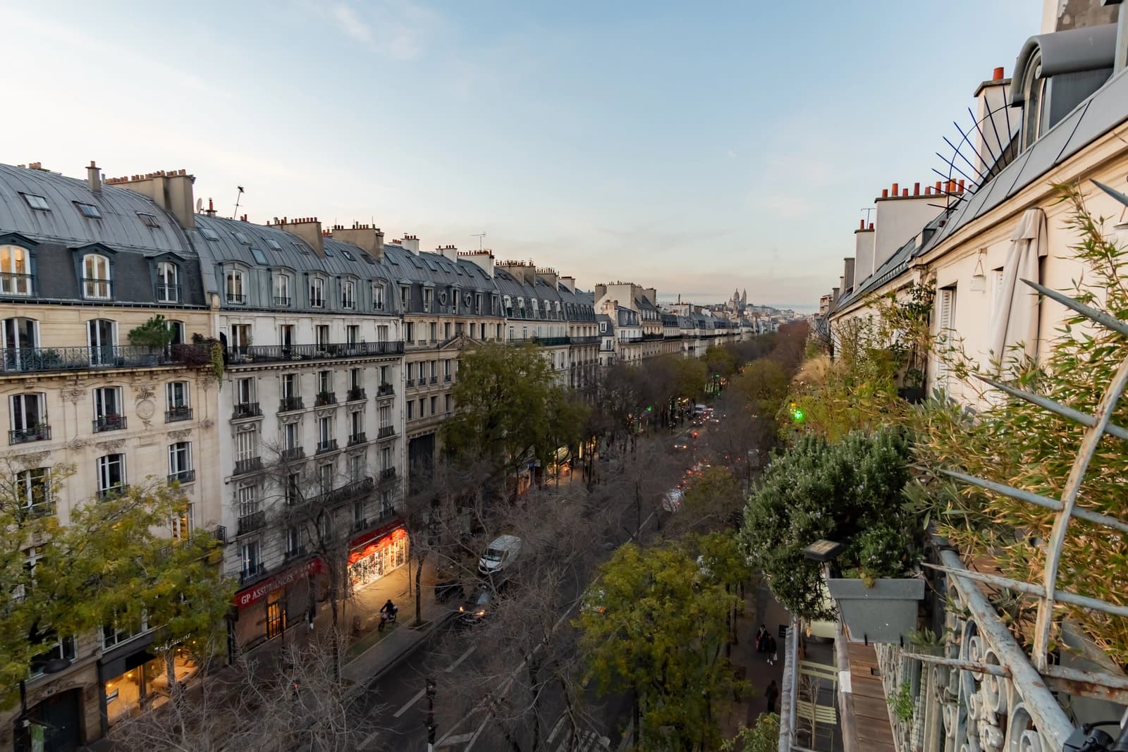 Space Kitchen veranda overlooking the rooftops of Paris + Terrace - 3