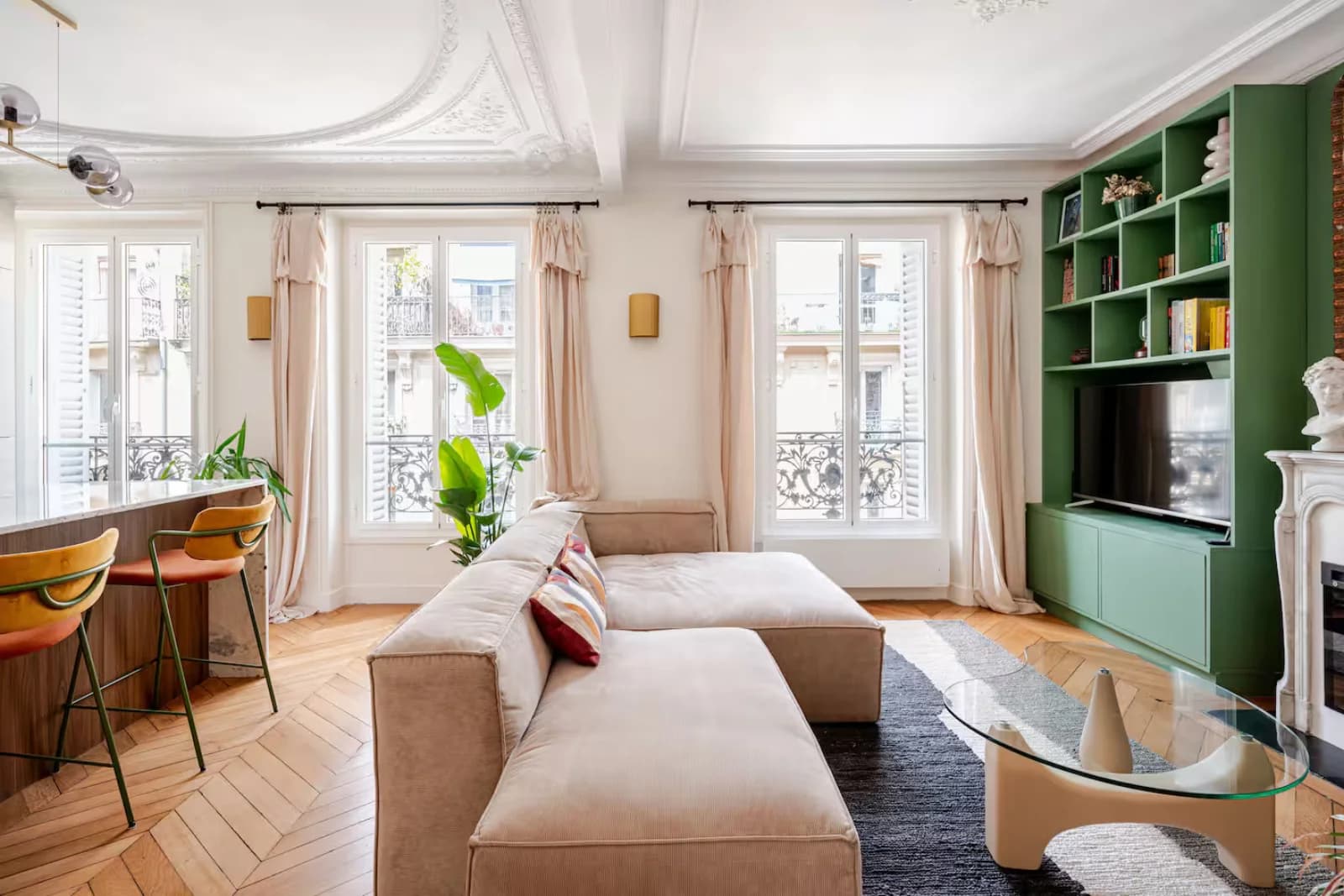 Space Elegant Haussmann apartment in Square d'Anvers - 1